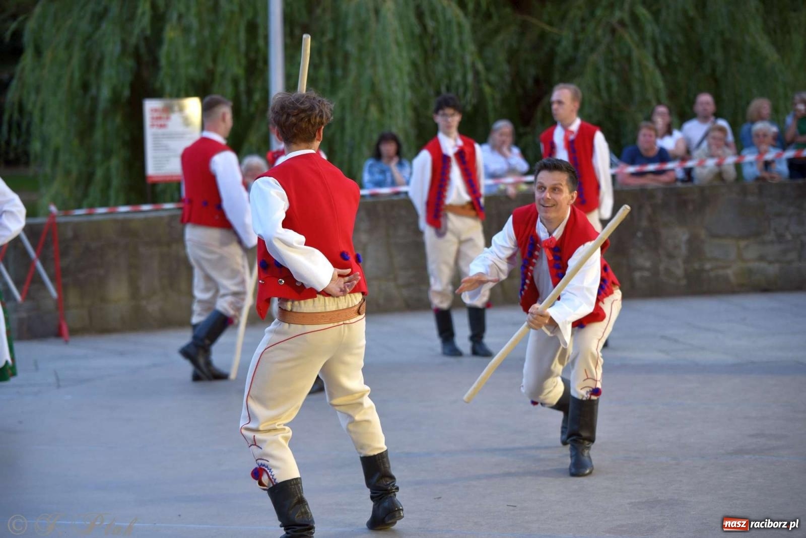 Zdjęcie w galerii na portalu naszraciborz.pl: Raciborska Noc Świętojańska - barwne widowisko nad wodą [FOTO i WIDEO] wiadomości z regionu
