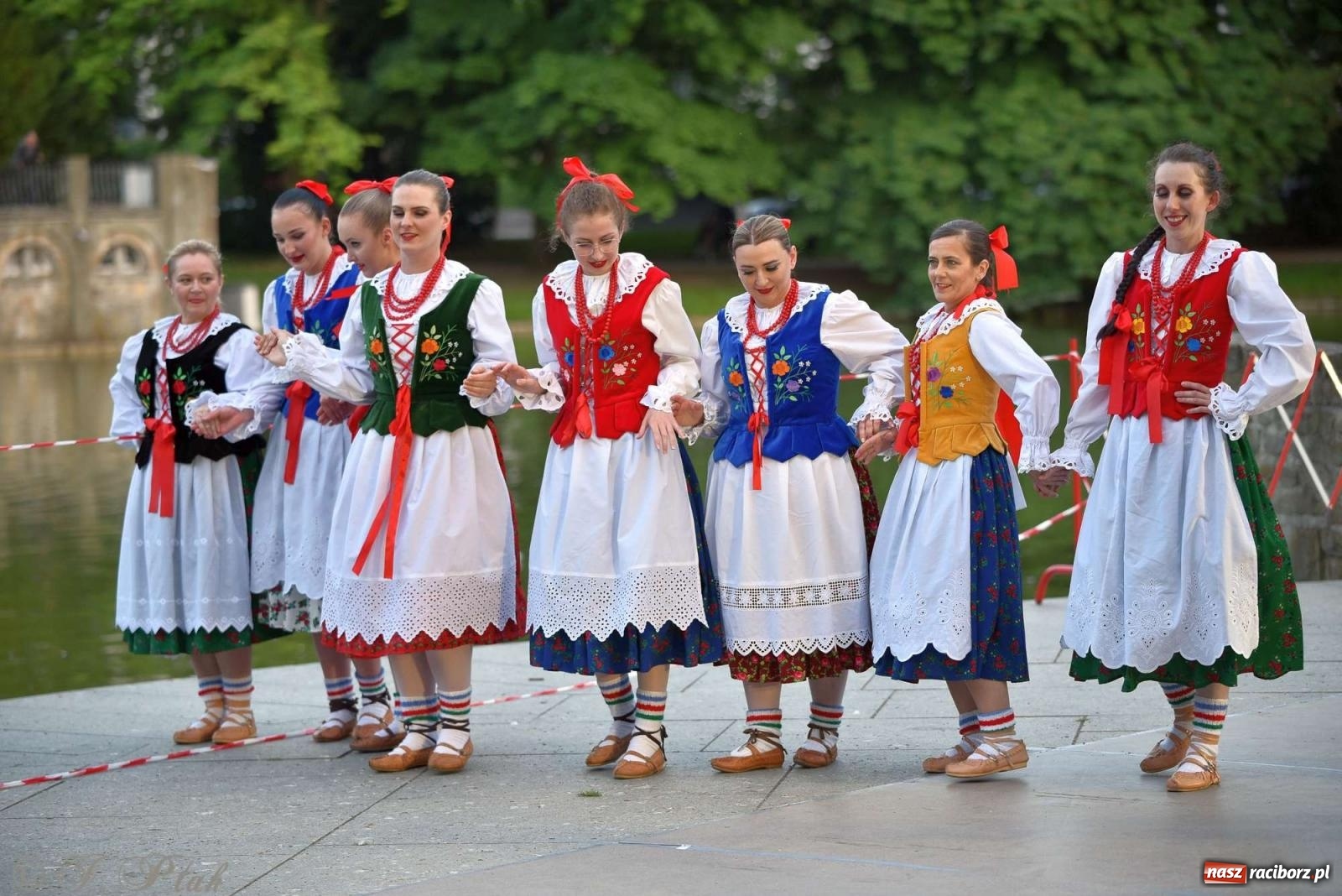 Zdjęcie w galerii na portalu naszraciborz.pl: Raciborska Noc Świętojańska - barwne widowisko nad wodą [FOTO i WIDEO] wiadomości z regionu