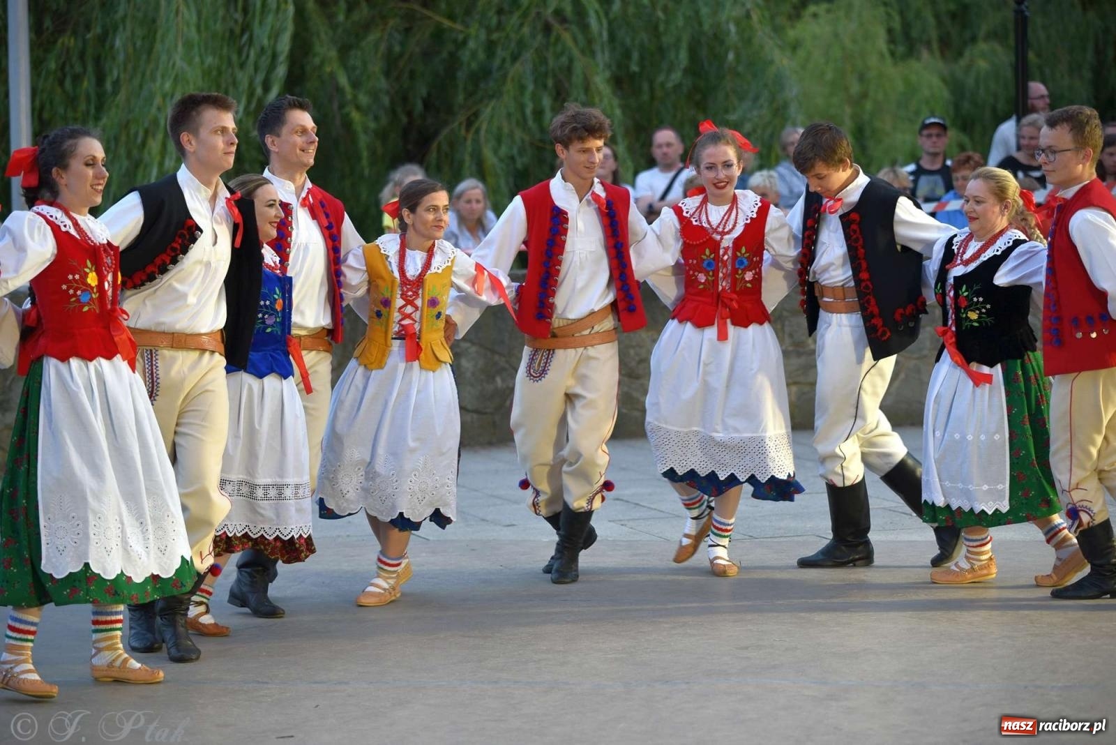 Zdjęcie w galerii na portalu naszraciborz.pl: Raciborska Noc Świętojańska - barwne widowisko nad wodą [FOTO i WIDEO] wiadomości z regionu