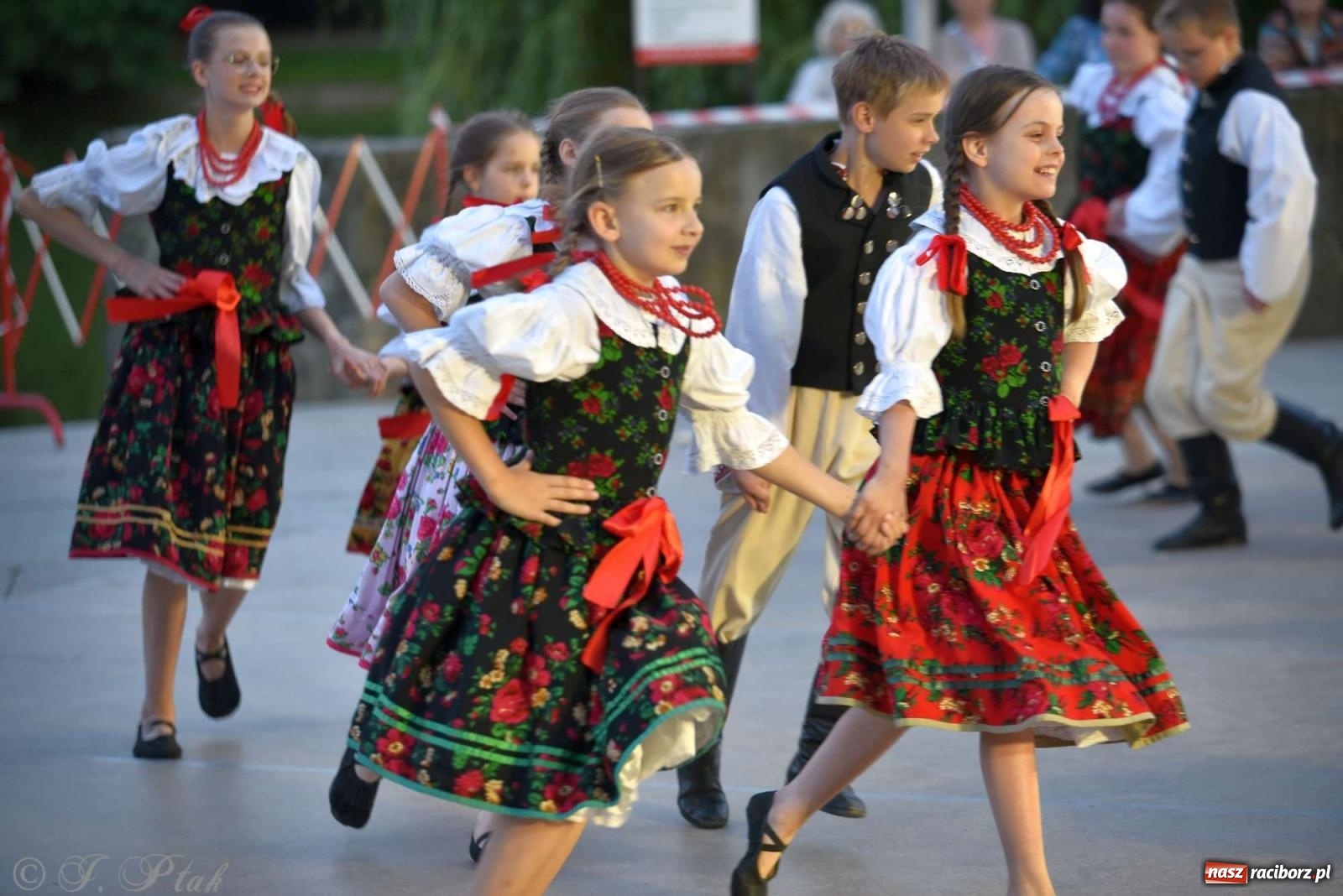 Zdjęcie w galerii na portalu naszraciborz.pl: Raciborska Noc Świętojańska - barwne widowisko nad wodą [FOTO i WIDEO] wiadomości z regionu