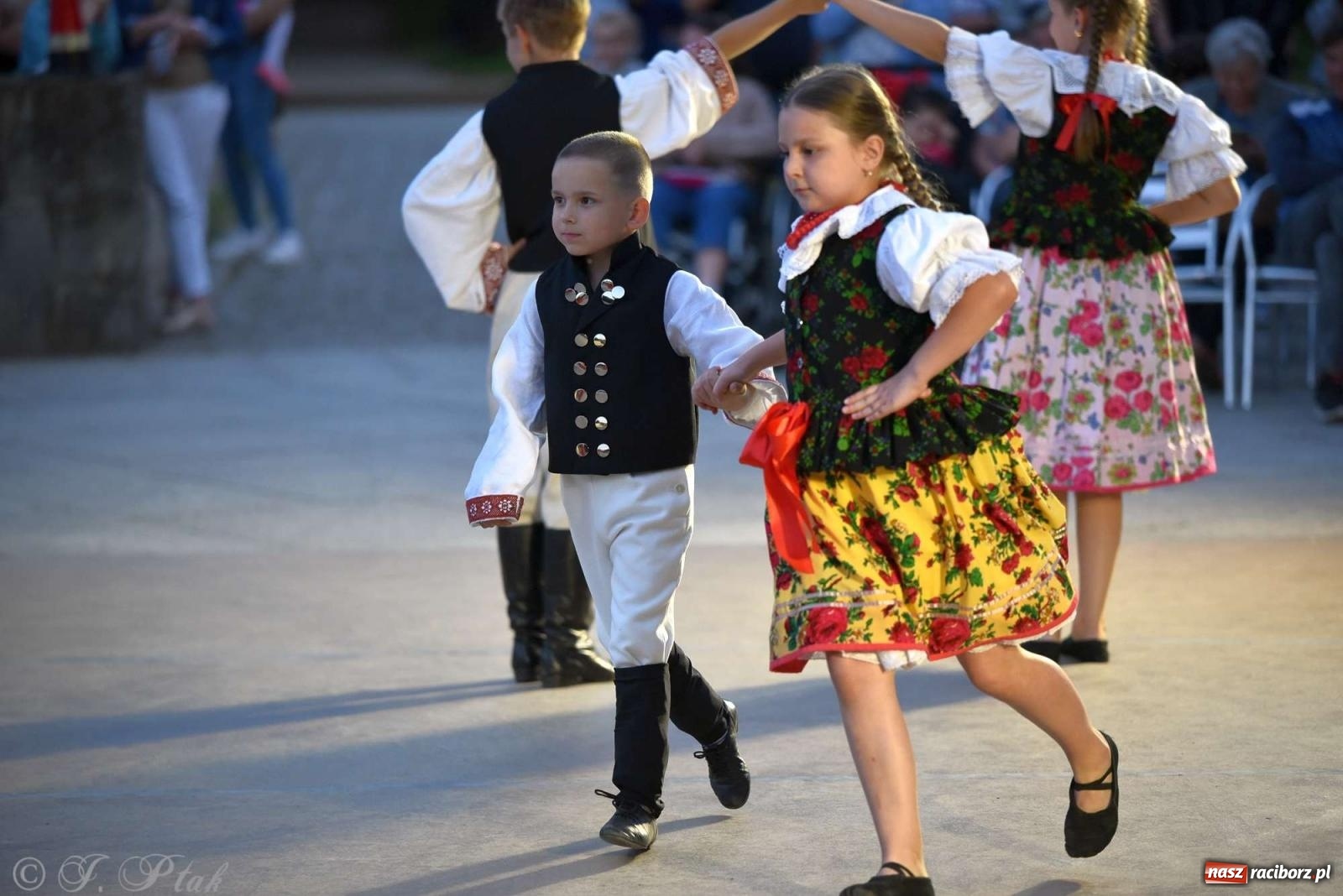 Zdjęcie w galerii na portalu naszraciborz.pl: Raciborska Noc Świętojańska - barwne widowisko nad wodą [FOTO i WIDEO] wiadomości z regionu