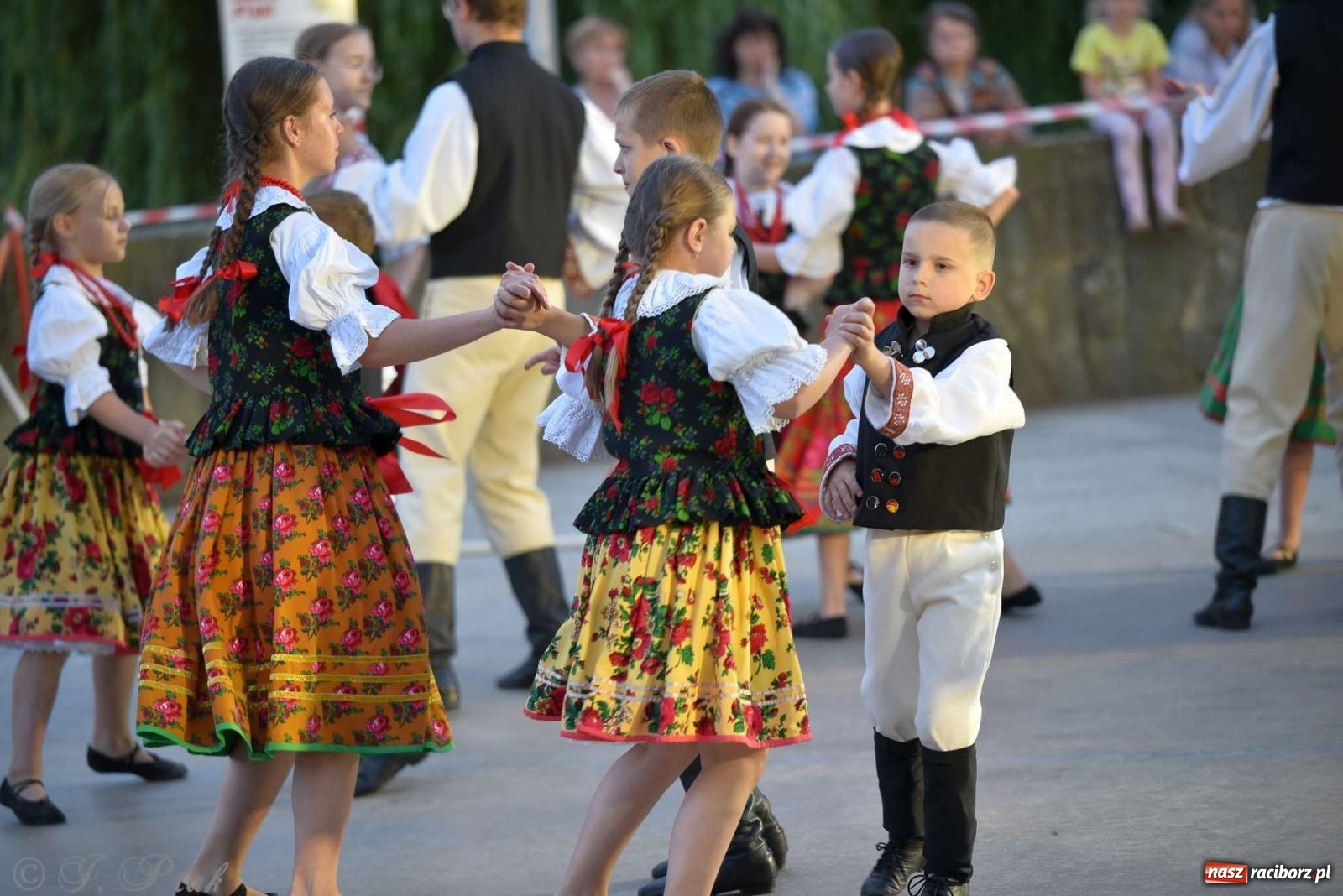Zdjęcie w galerii na portalu naszraciborz.pl: Raciborska Noc Świętojańska - barwne widowisko nad wodą [FOTO i WIDEO] wiadomości z regionu