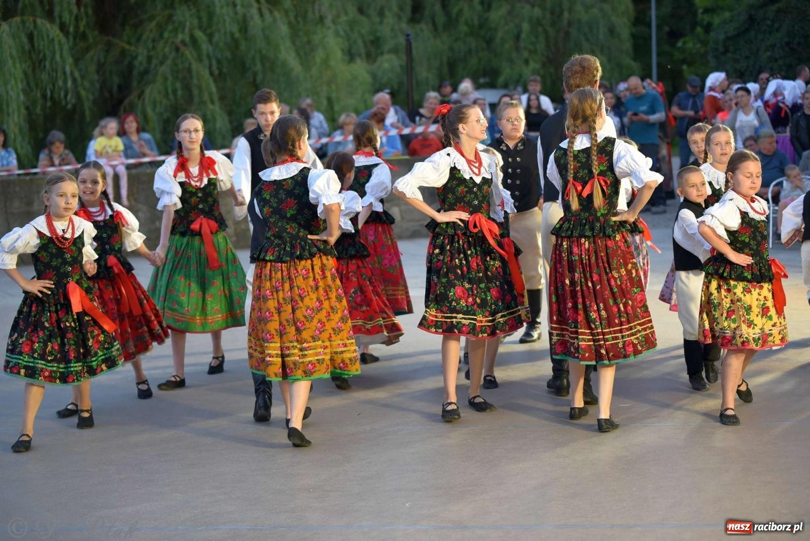 Zdjęcie w galerii na portalu naszraciborz.pl: Raciborska Noc Świętojańska - barwne widowisko nad wodą [FOTO i WIDEO] wiadomości z regionu