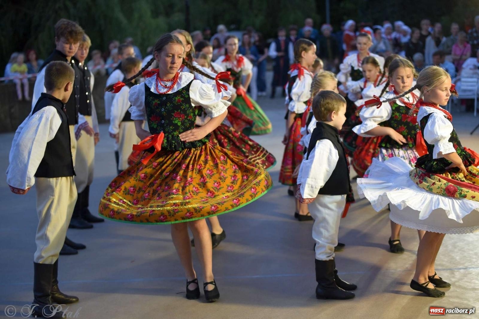 Zdjęcie w galerii na portalu naszraciborz.pl: Raciborska Noc Świętojańska - barwne widowisko nad wodą [FOTO i WIDEO] wiadomości z regionu