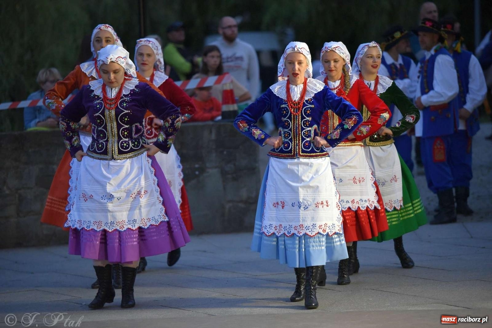 Zdjęcie w galerii na portalu naszraciborz.pl: Raciborska Noc Świętojańska - barwne widowisko nad wodą [FOTO i WIDEO] wiadomości z regionu