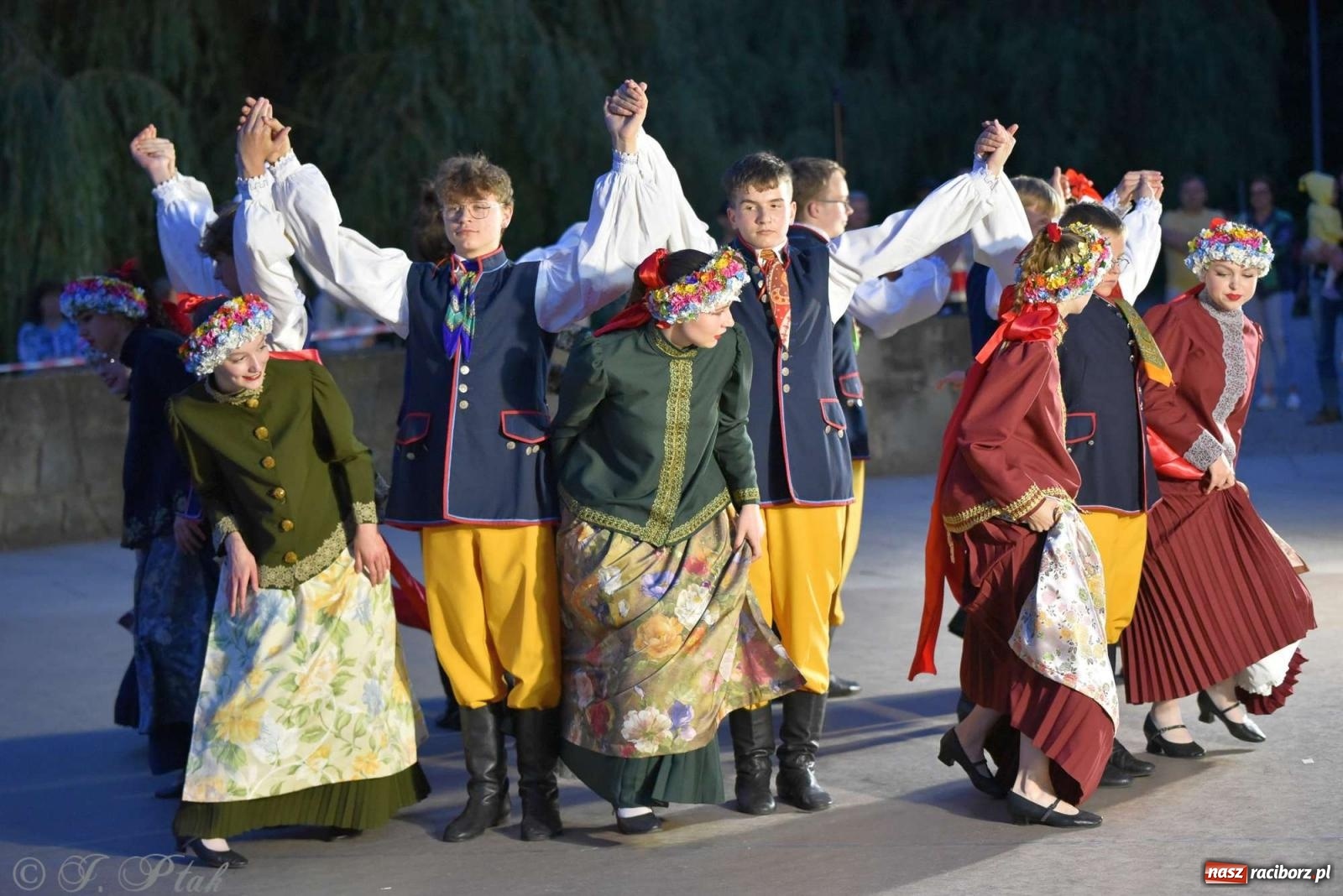 Zdjęcie w galerii na portalu naszraciborz.pl: Raciborska Noc Świętojańska - barwne widowisko nad wodą [FOTO i WIDEO] wiadomości z regionu