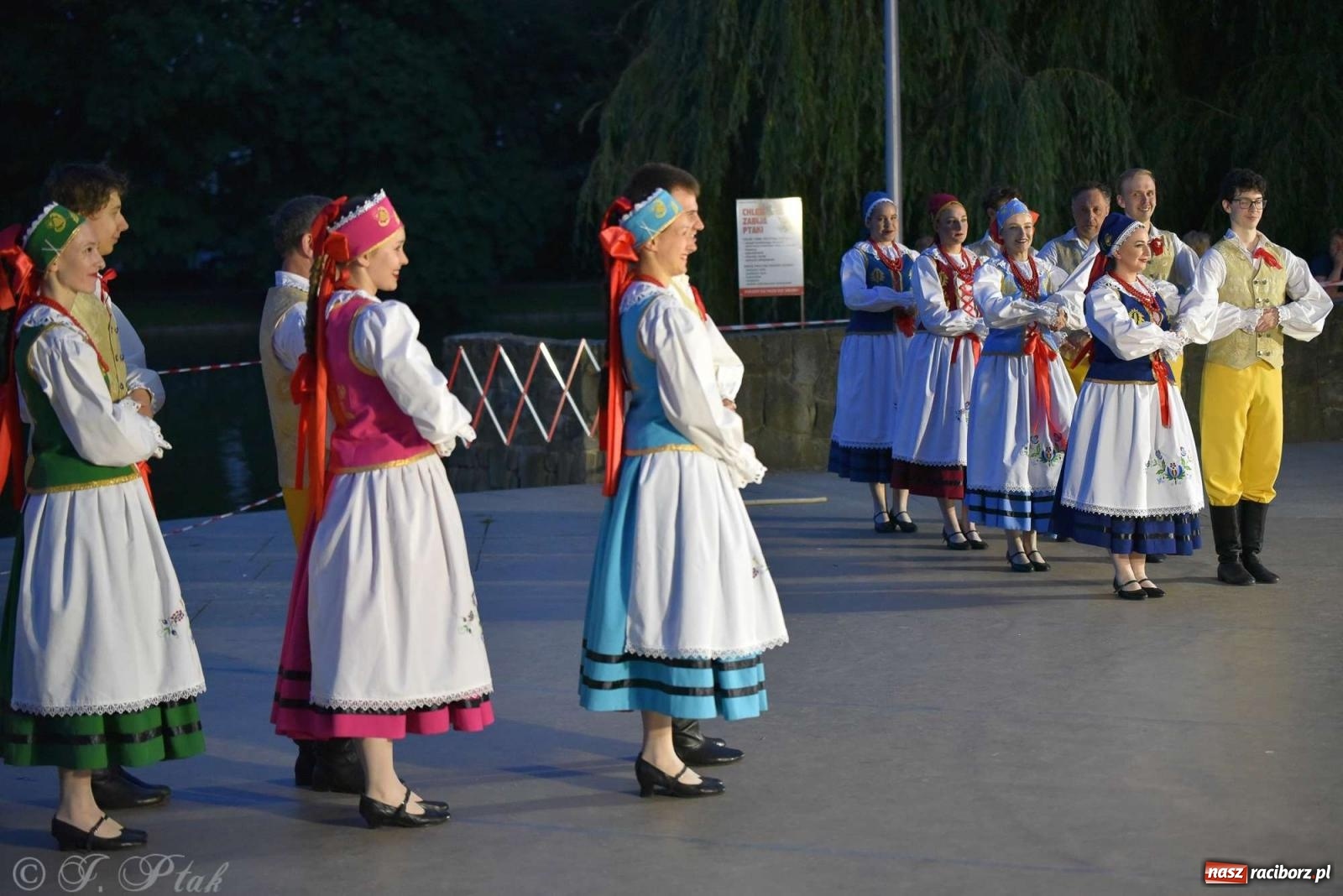 Zdjęcie w galerii na portalu naszraciborz.pl: Raciborska Noc Świętojańska - barwne widowisko nad wodą [FOTO i WIDEO] wiadomości z regionu