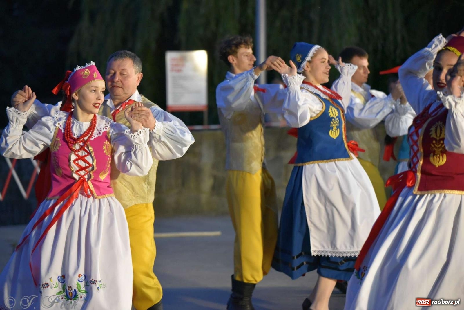 Zdjęcie w galerii na portalu naszraciborz.pl: Raciborska Noc Świętojańska - barwne widowisko nad wodą [FOTO i WIDEO] wiadomości z regionu