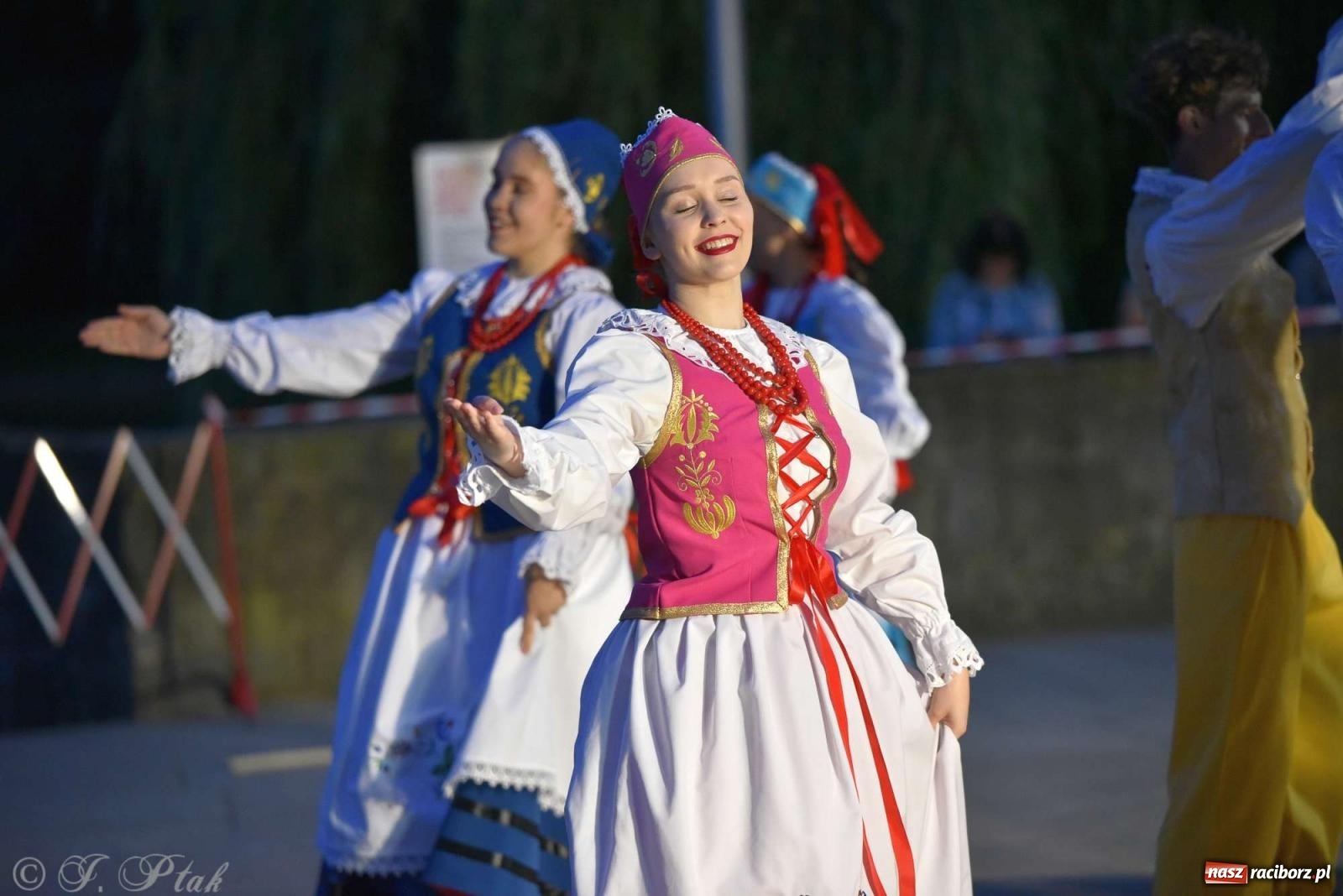 Zdjęcie w galerii na portalu naszraciborz.pl: Raciborska Noc Świętojańska - barwne widowisko nad wodą [FOTO i WIDEO] wiadomości z regionu