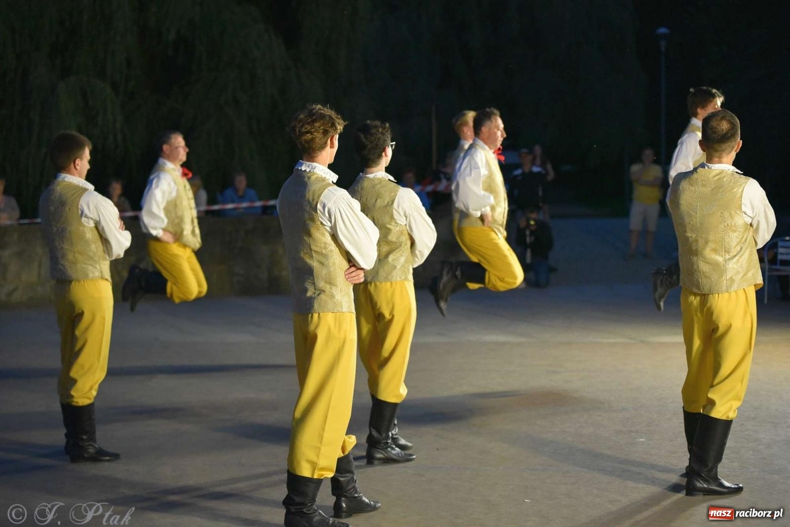 Zdjęcie w galerii na portalu naszraciborz.pl: Raciborska Noc Świętojańska - barwne widowisko nad wodą [FOTO i WIDEO] wiadomości z regionu