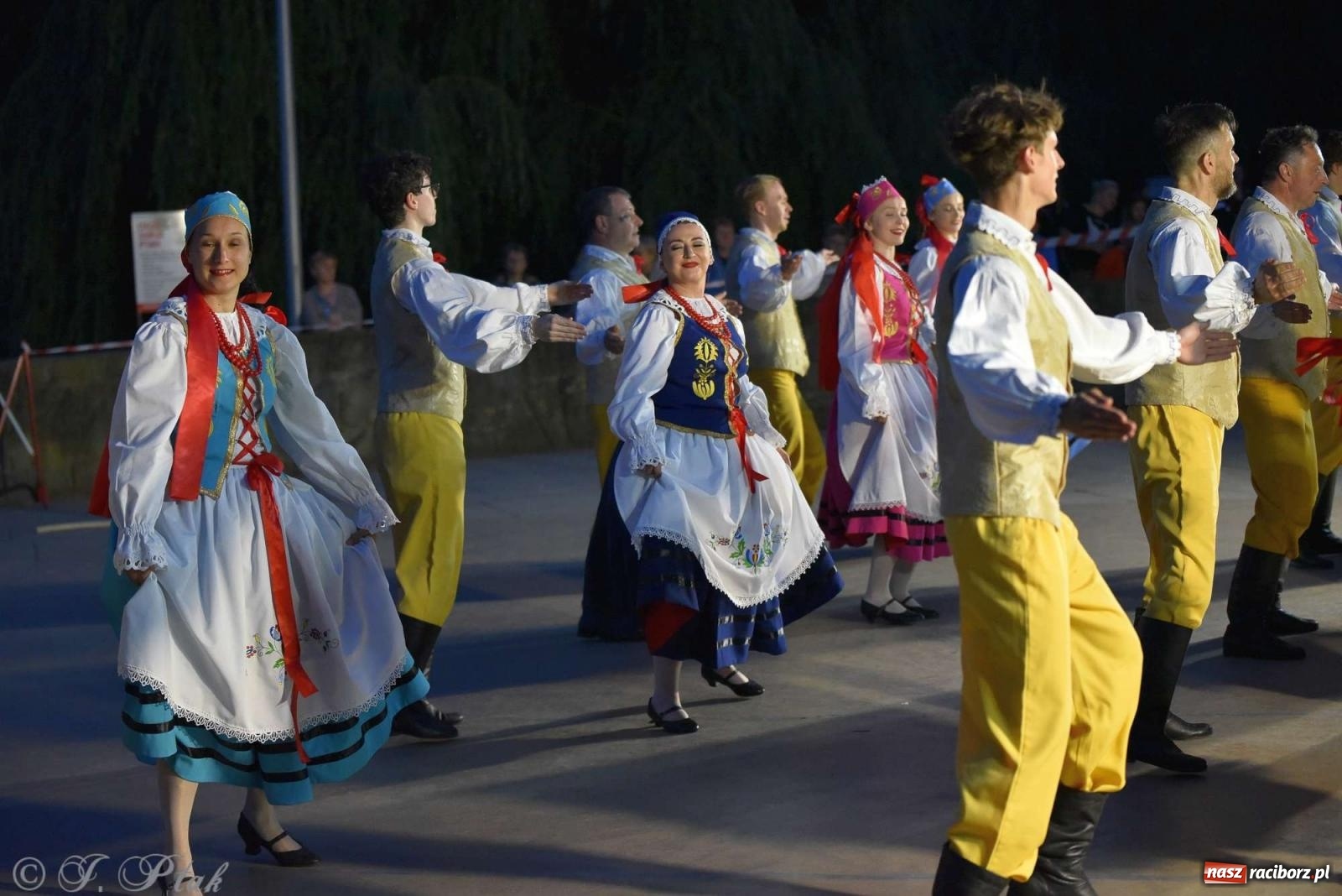 Zdjęcie w galerii na portalu naszraciborz.pl: Raciborska Noc Świętojańska - barwne widowisko nad wodą [FOTO i WIDEO] wiadomości z regionu