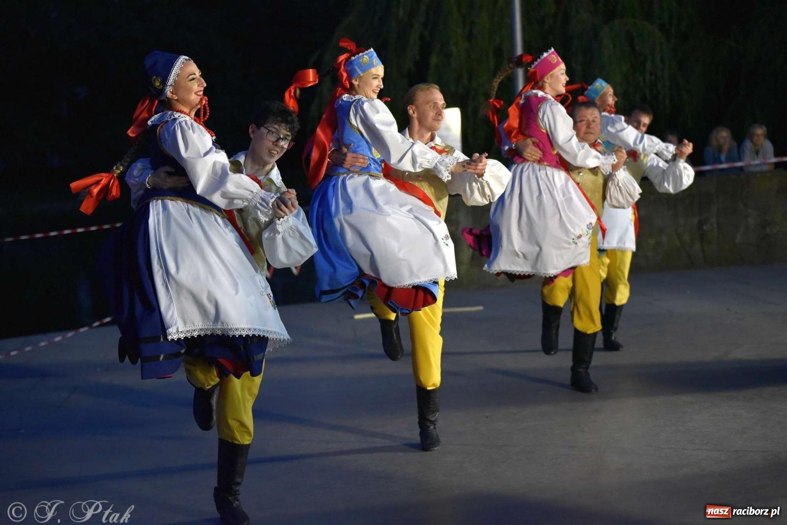 Zdjęcie w galerii na portalu naszraciborz.pl: Raciborska Noc Świętojańska - barwne widowisko nad wodą [FOTO i WIDEO] wiadomości z regionu
