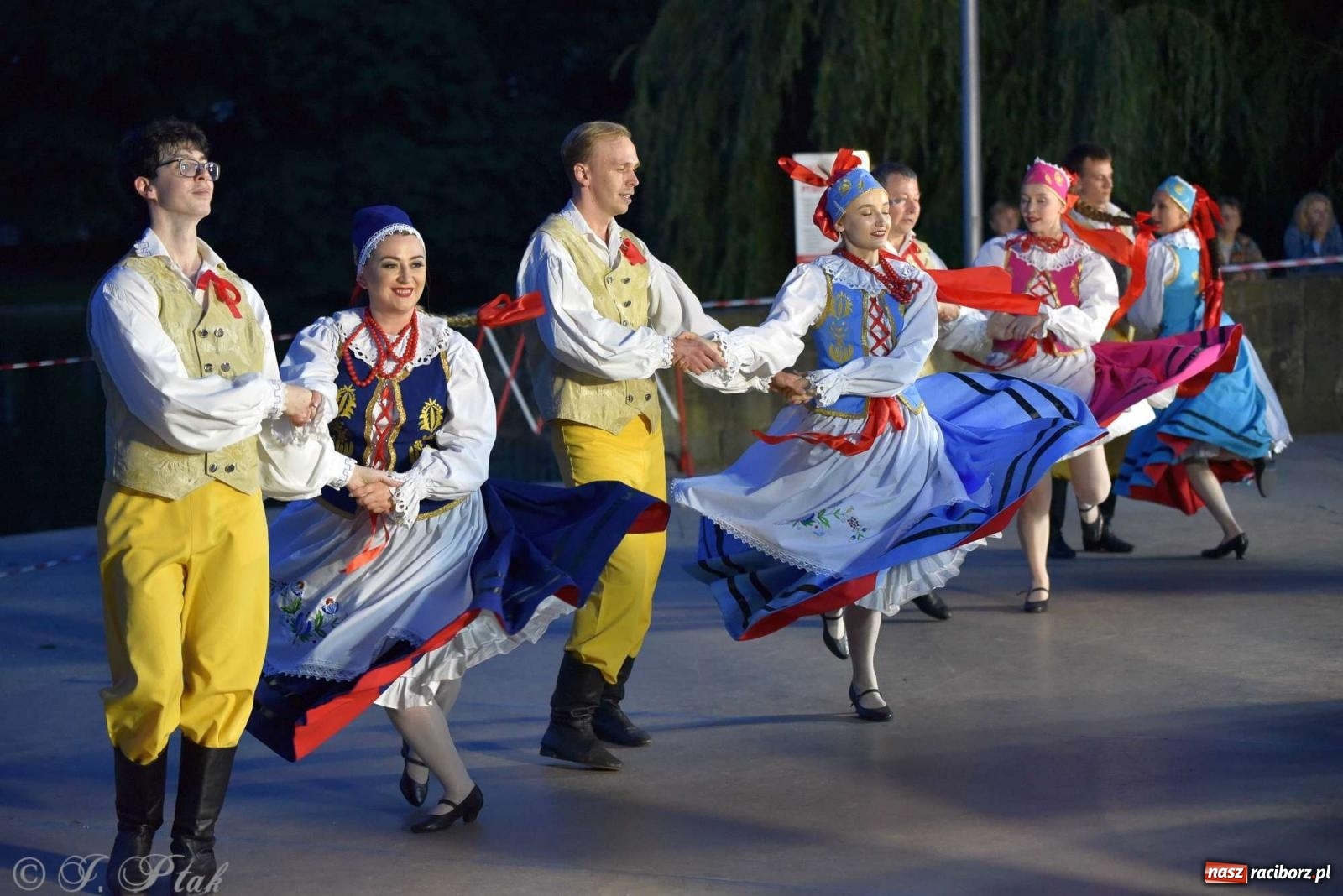 Zdjęcie w galerii na portalu naszraciborz.pl: Raciborska Noc Świętojańska - barwne widowisko nad wodą [FOTO i WIDEO] wiadomości z regionu
