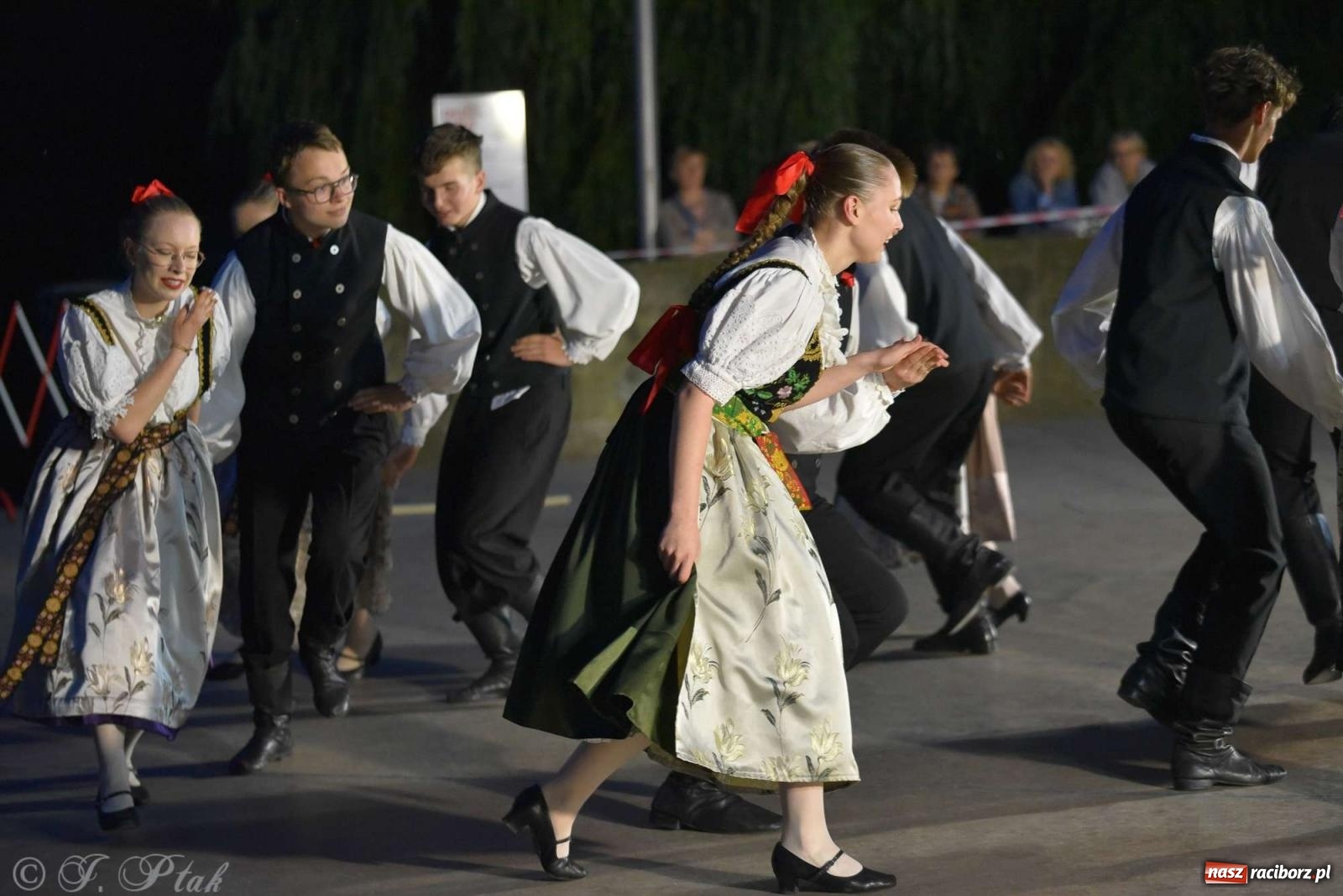 Zdjęcie w galerii na portalu naszraciborz.pl: Raciborska Noc Świętojańska - barwne widowisko nad wodą [FOTO i WIDEO] wiadomości z regionu