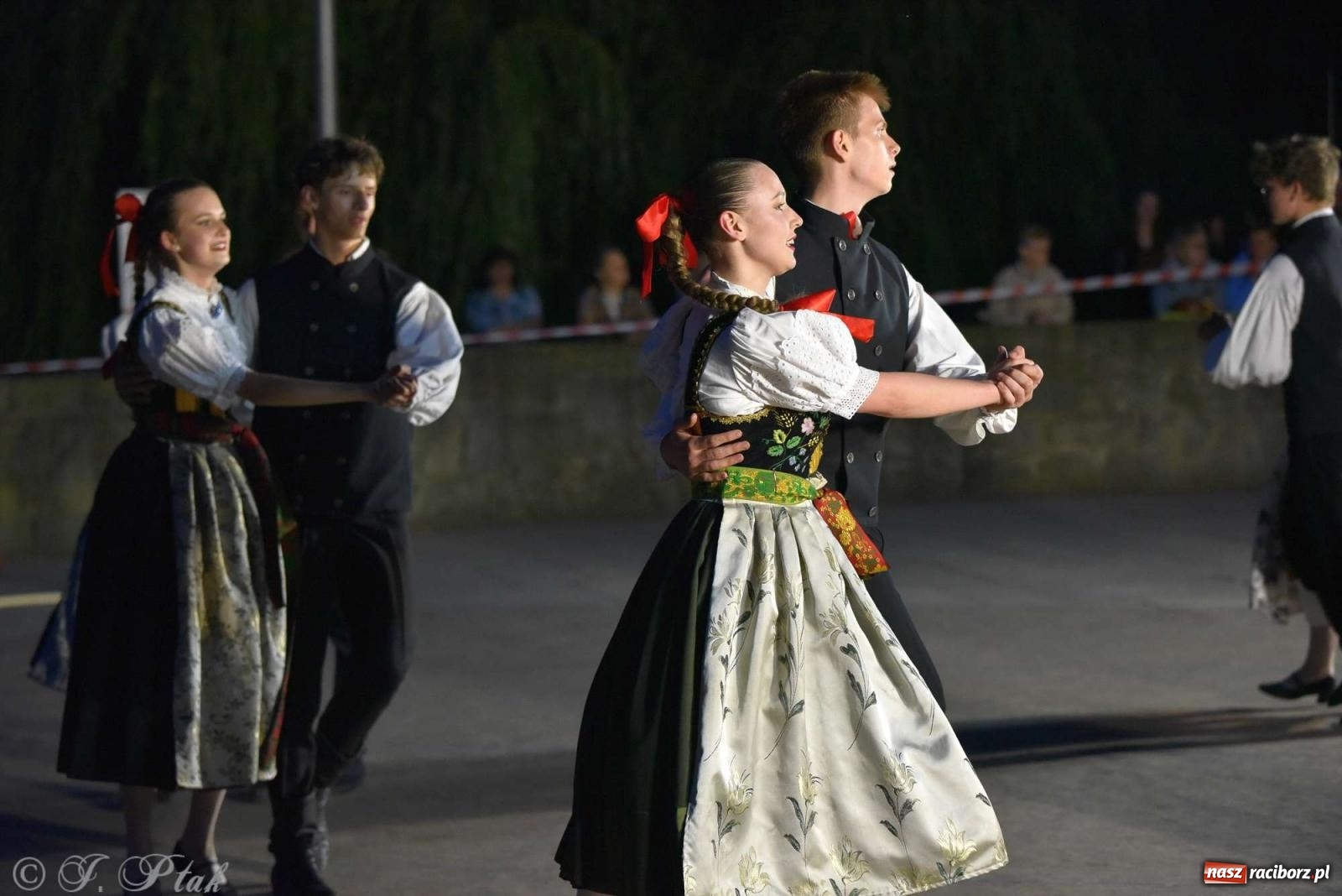 Zdjęcie w galerii na portalu naszraciborz.pl: Raciborska Noc Świętojańska - barwne widowisko nad wodą [FOTO i WIDEO] wiadomości z regionu