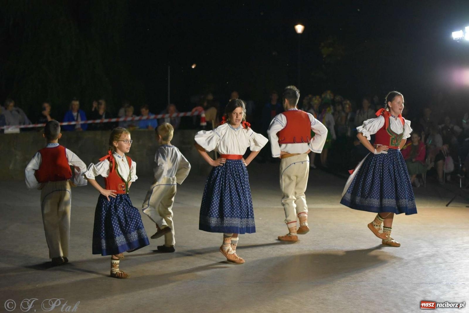 Zdjęcie w galerii na portalu naszraciborz.pl: Raciborska Noc Świętojańska - barwne widowisko nad wodą [FOTO i WIDEO] wiadomości z regionu