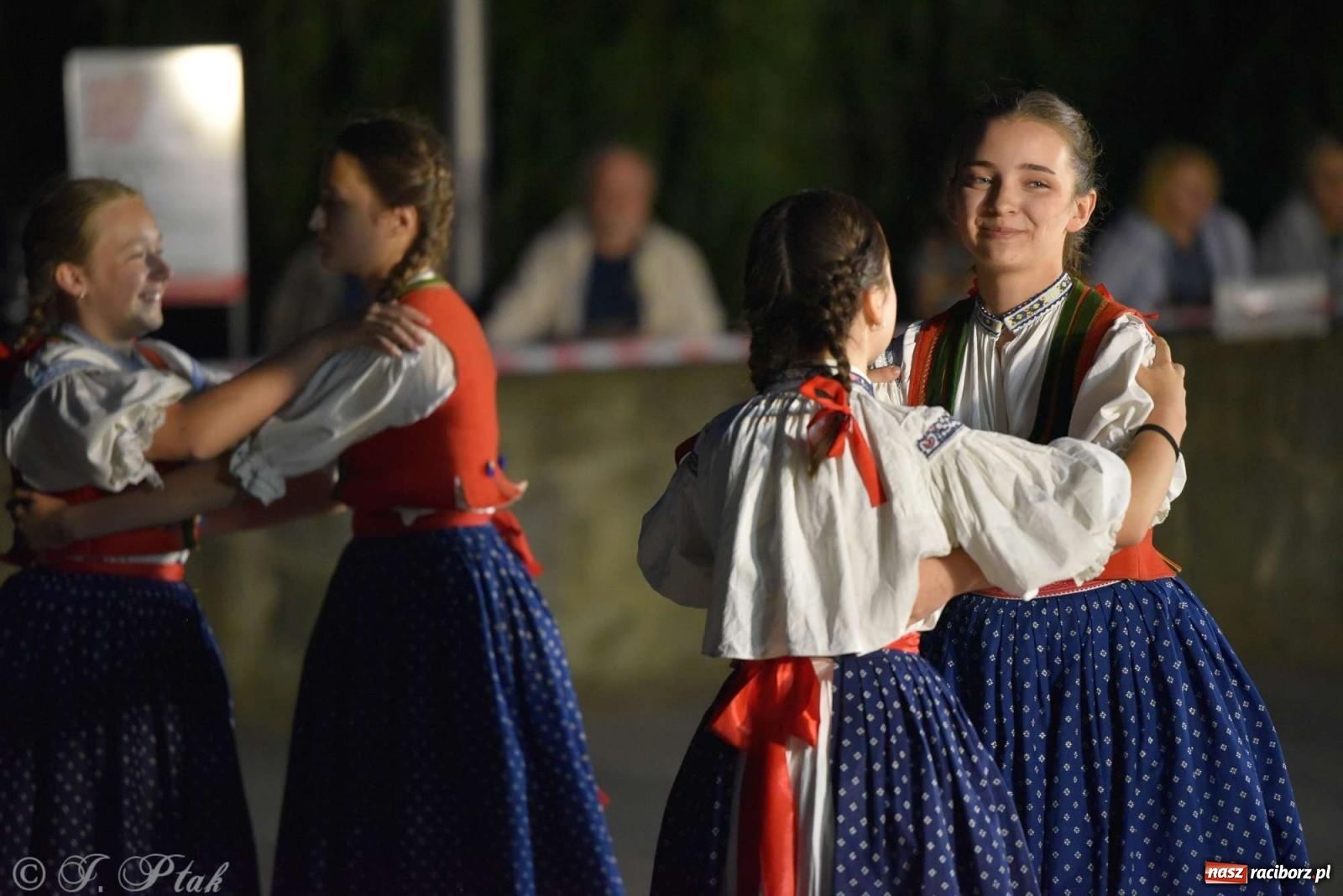 Zdjęcie w galerii na portalu naszraciborz.pl: Raciborska Noc Świętojańska - barwne widowisko nad wodą [FOTO i WIDEO] wiadomości z regionu