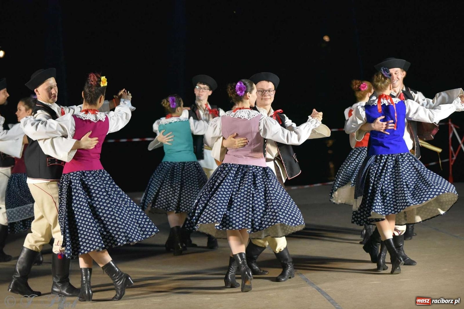 Zdjęcie w galerii na portalu naszraciborz.pl: Raciborska Noc Świętojańska - barwne widowisko nad wodą [FOTO i WIDEO] wiadomości z regionu