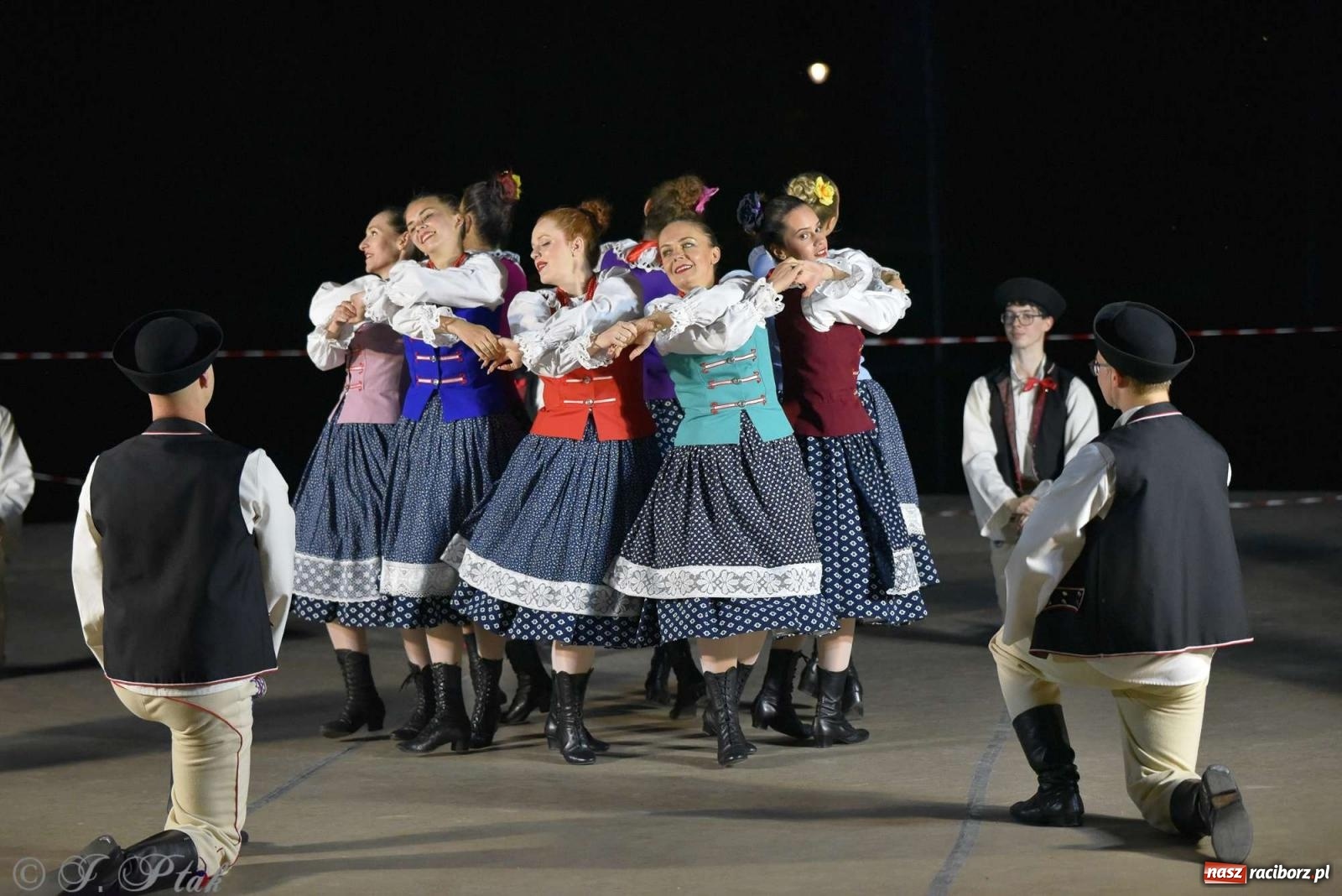 Zdjęcie w galerii na portalu naszraciborz.pl: Raciborska Noc Świętojańska - barwne widowisko nad wodą [FOTO i WIDEO] wiadomości z regionu