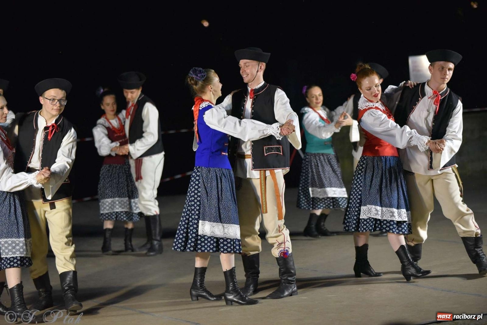 Zdjęcie w galerii na portalu naszraciborz.pl: Raciborska Noc Świętojańska - barwne widowisko nad wodą [FOTO i WIDEO] wiadomości z regionu