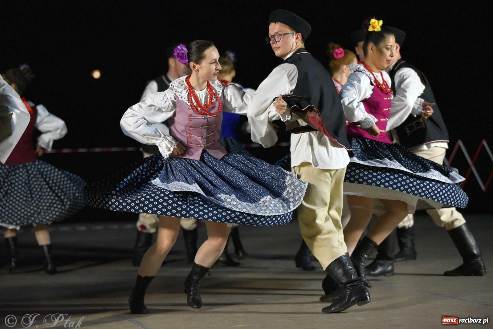 Zdjęcie w galerii na portalu naszraciborz.pl: Raciborska Noc Świętojańska - barwne widowisko nad wodą [FOTO i WIDEO] wiadomości z regionu
