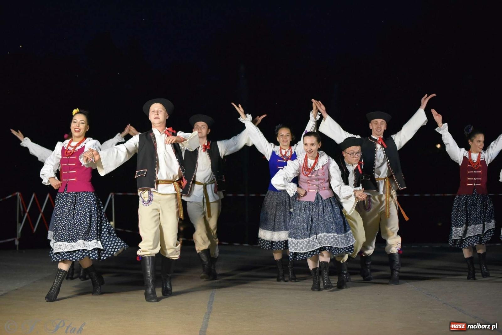 Zdjęcie w galerii na portalu naszraciborz.pl: Raciborska Noc Świętojańska - barwne widowisko nad wodą [FOTO i WIDEO] wiadomości z regionu