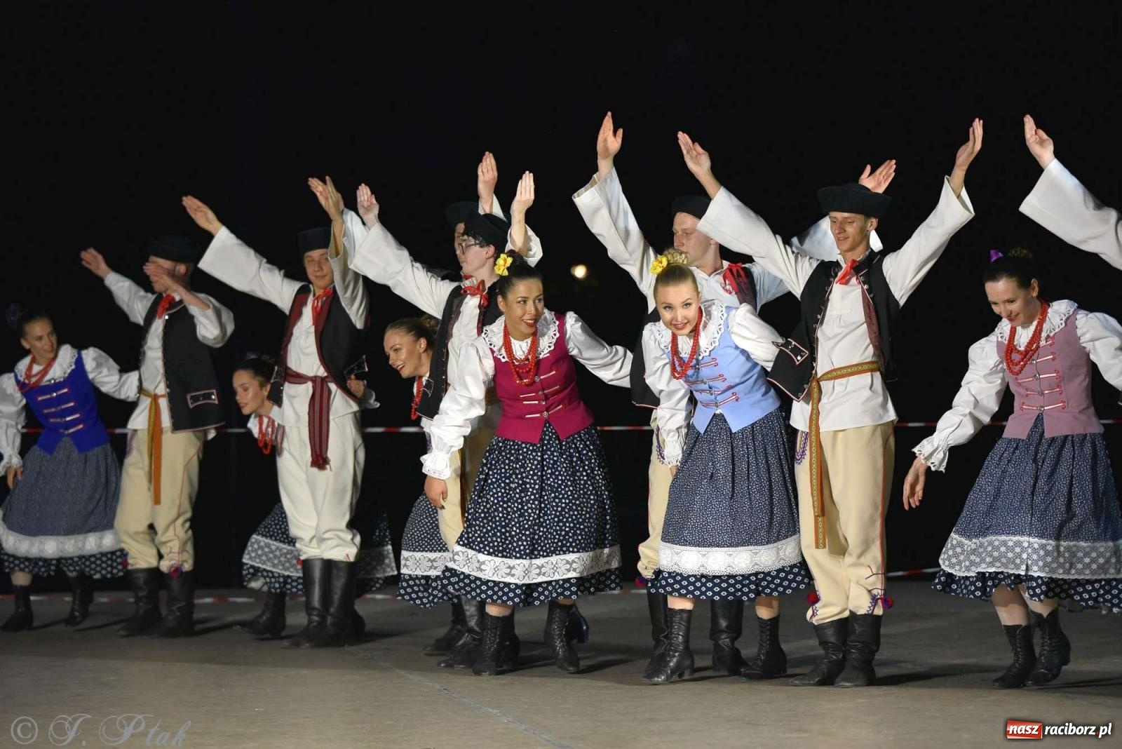 Zdjęcie w galerii na portalu naszraciborz.pl: Raciborska Noc Świętojańska - barwne widowisko nad wodą [FOTO i WIDEO] wiadomości z regionu
