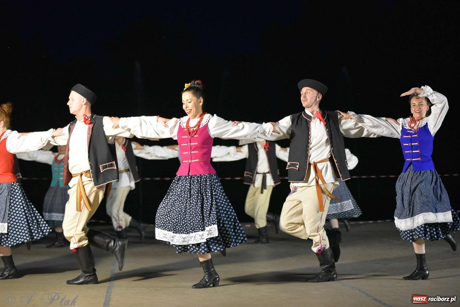 Zdjęcie w galerii na portalu naszraciborz.pl: Raciborska Noc Świętojańska - barwne widowisko nad wodą [FOTO i WIDEO] wiadomości z regionu