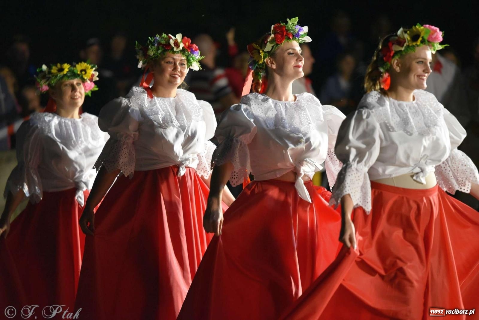 Zdjęcie w galerii na portalu naszraciborz.pl: Raciborska Noc Świętojańska - barwne widowisko nad wodą [FOTO i WIDEO] wiadomości z regionu