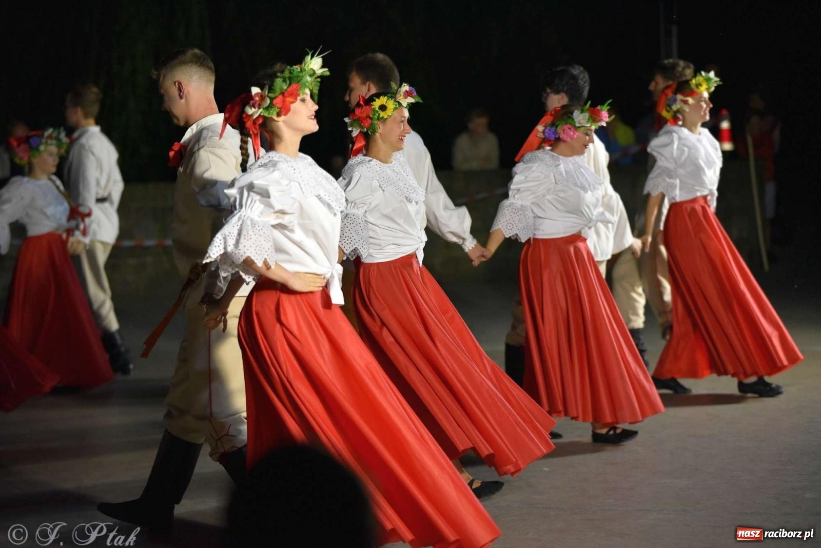 Zdjęcie w galerii na portalu naszraciborz.pl: Raciborska Noc Świętojańska - barwne widowisko nad wodą [FOTO i WIDEO] wiadomości z regionu