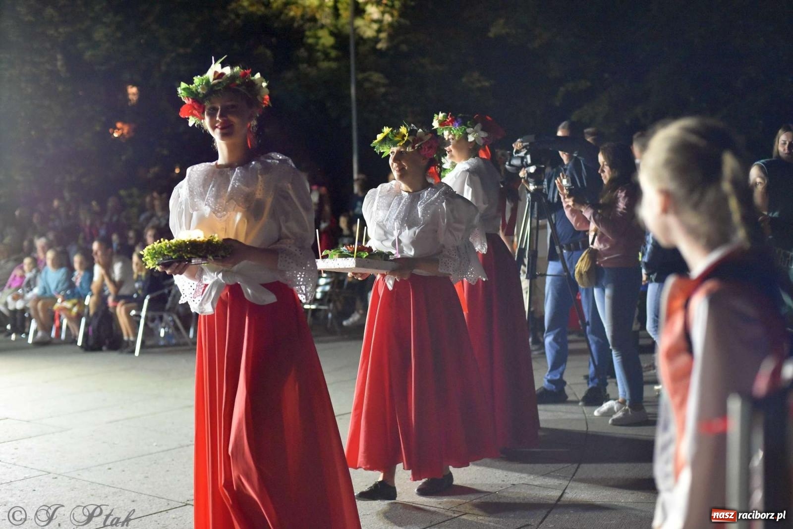 Zdjęcie w galerii na portalu naszraciborz.pl: Raciborska Noc Świętojańska - barwne widowisko nad wodą [FOTO i WIDEO] wiadomości z regionu