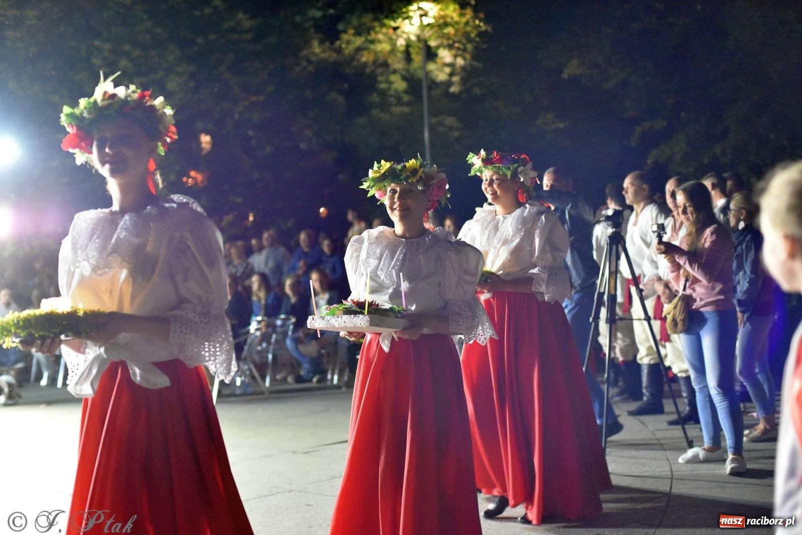 Zdjęcie w galerii na portalu naszraciborz.pl: Raciborska Noc Świętojańska - barwne widowisko nad wodą [FOTO i WIDEO] wiadomości z regionu