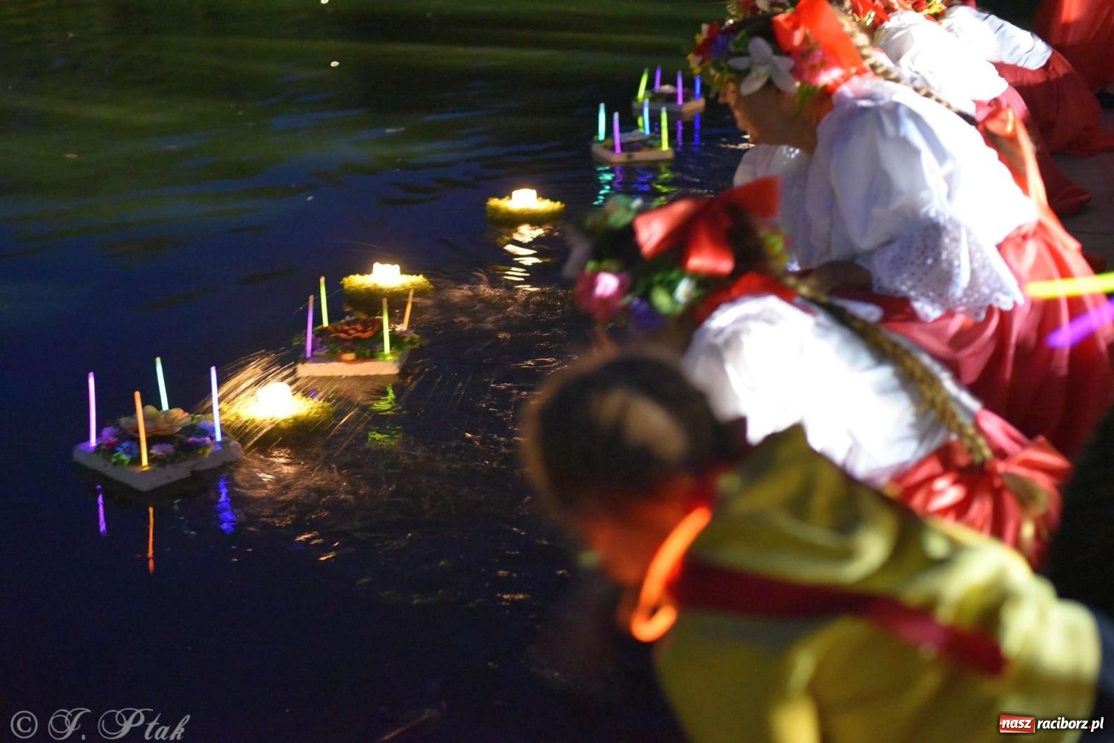 Zdjęcie w galerii na portalu naszraciborz.pl: Raciborska Noc Świętojańska - barwne widowisko nad wodą [FOTO i WIDEO] wiadomości z regionu