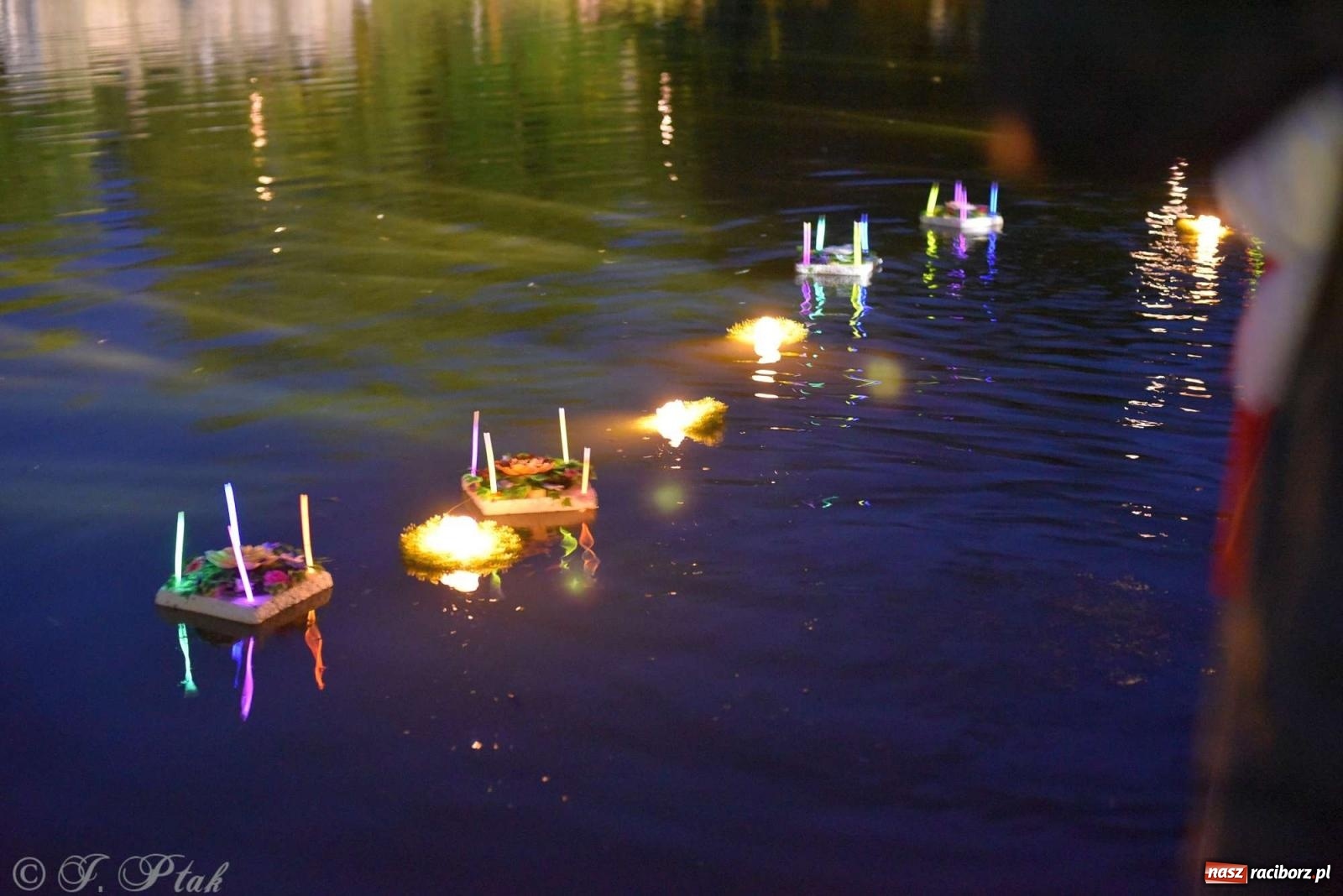 Zdjęcie w galerii na portalu naszraciborz.pl: Raciborska Noc Świętojańska - barwne widowisko nad wodą [FOTO i WIDEO] wiadomości z regionu
