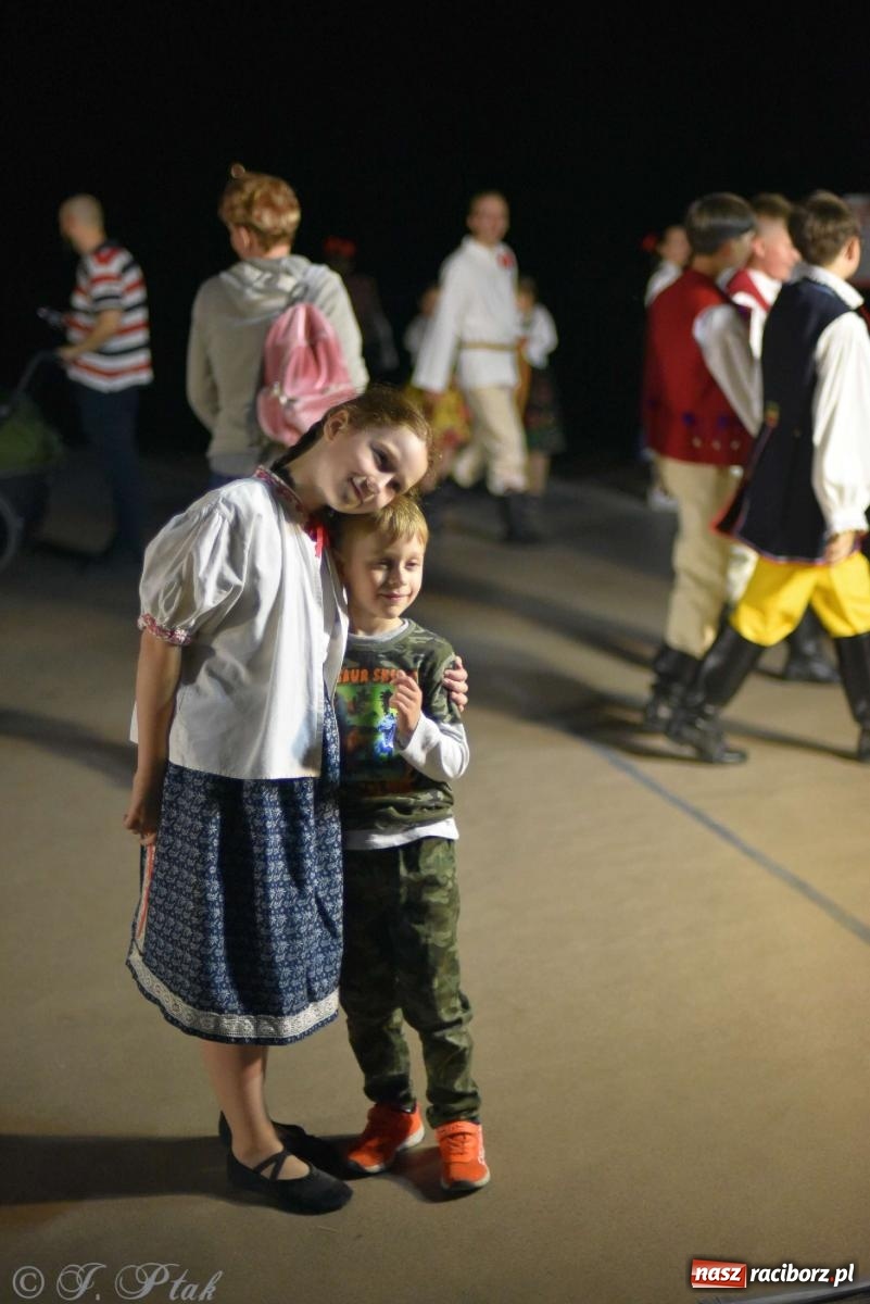 Zdjęcie w galerii na portalu naszraciborz.pl: Raciborska Noc Świętojańska - barwne widowisko nad wodą [FOTO i WIDEO] wiadomości z regionu
