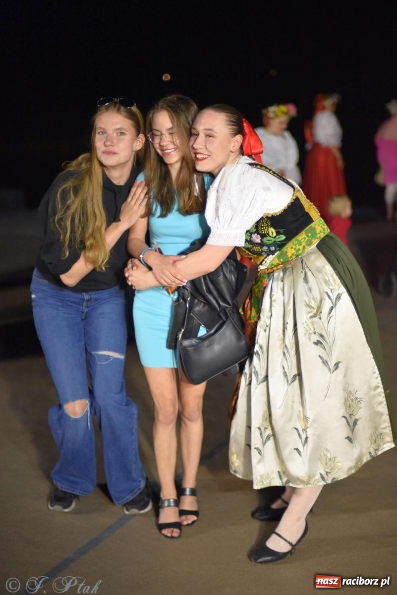 Zdjęcie w galerii na portalu naszraciborz.pl: Raciborska Noc Świętojańska - barwne widowisko nad wodą [FOTO i WIDEO] wiadomości z regionu