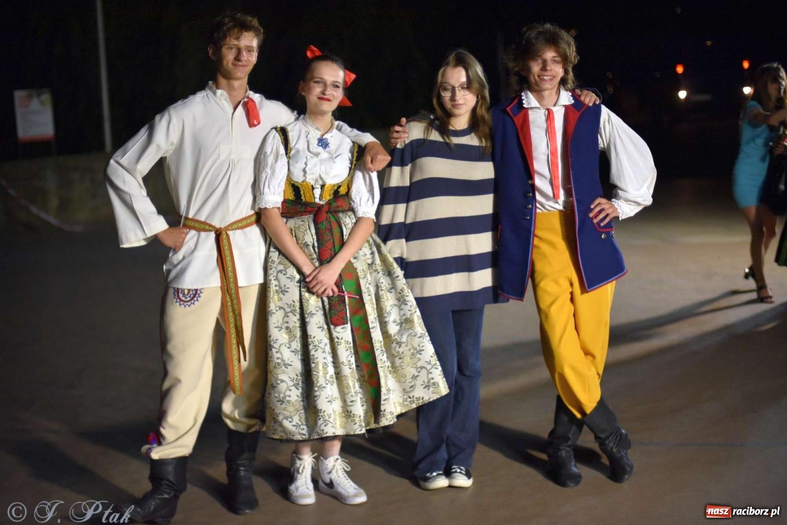 Zdjęcie w galerii na portalu naszraciborz.pl: Raciborska Noc Świętojańska - barwne widowisko nad wodą [FOTO i WIDEO] wiadomości z regionu