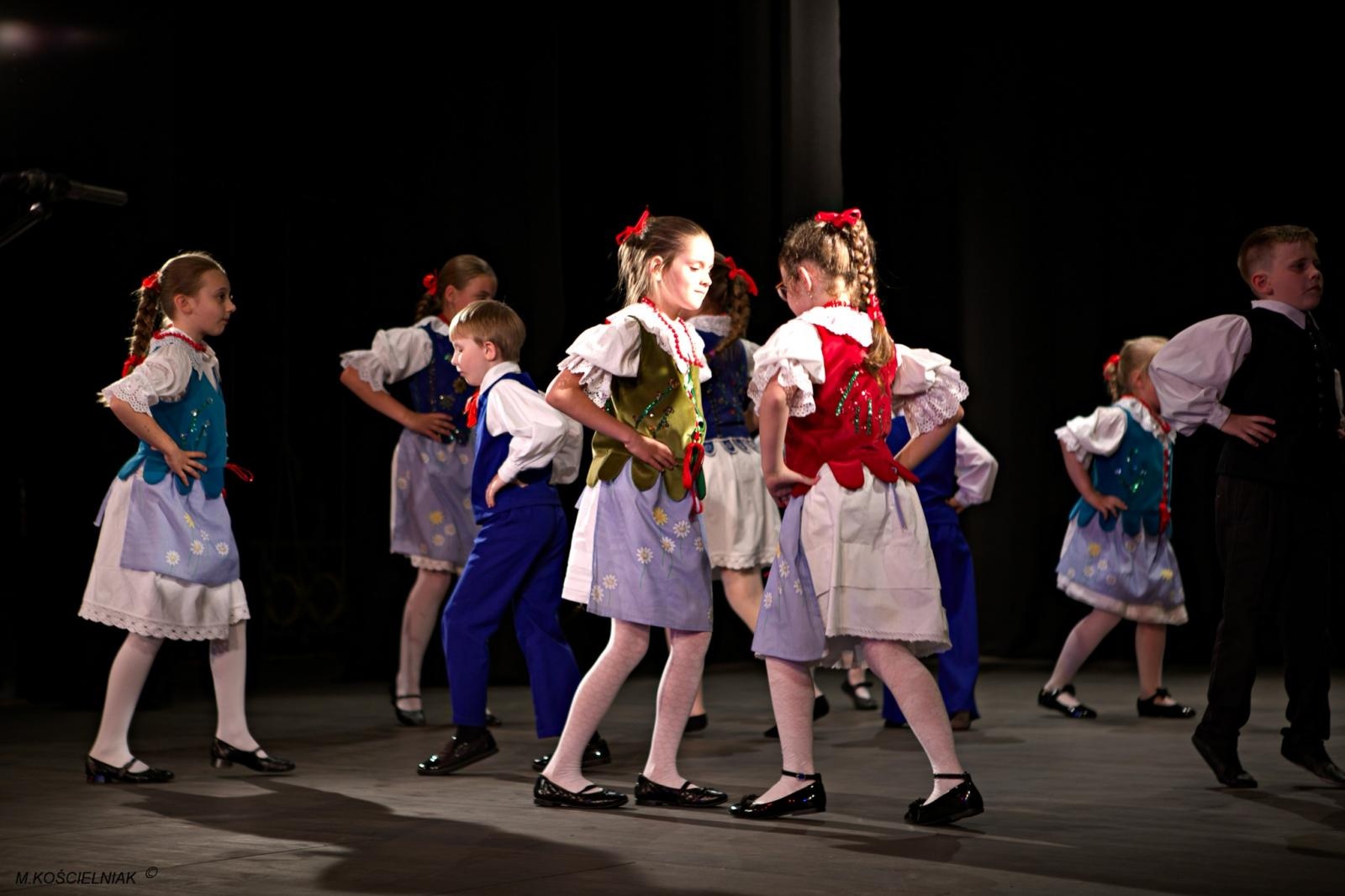 Zdjęcie w galerii na portalu naszraciborz.pl: Strzecha i Jabłonki - folklor na deskach przy Londzina wiadomości z regionu