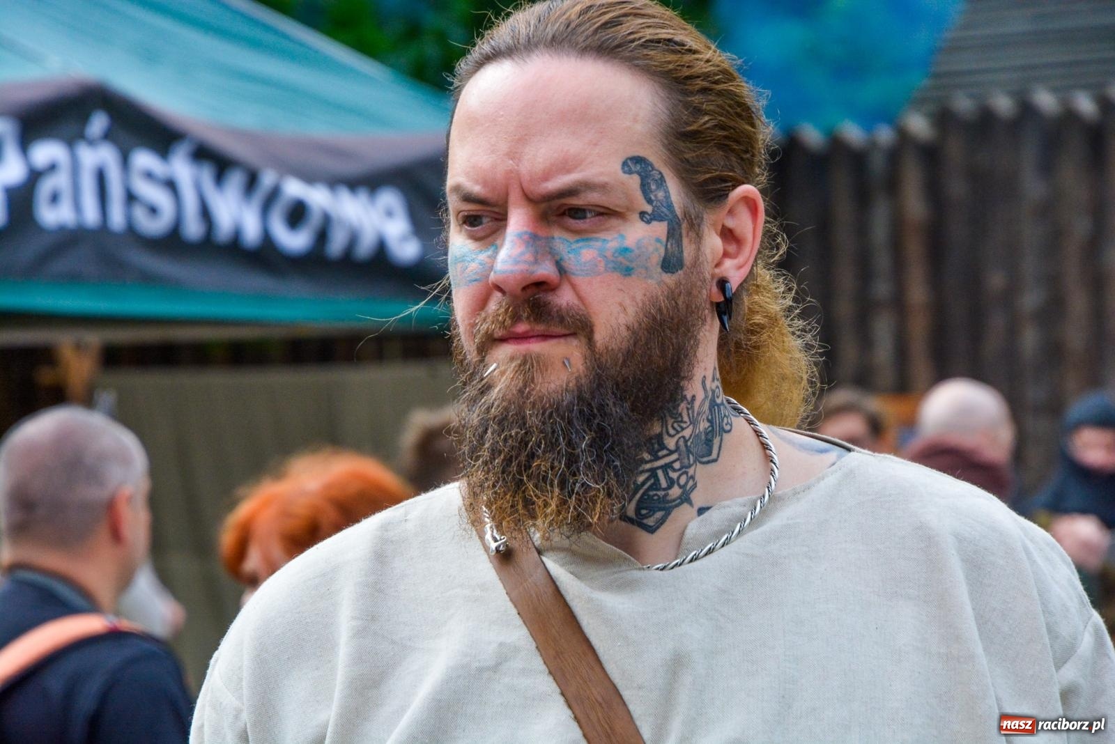 Zdjęcie w galerii na portalu naszraciborz.pl: Manewry średniowiecznych wojów w lesie Obora [FOTO i WIDEO] wiadomości z regionu