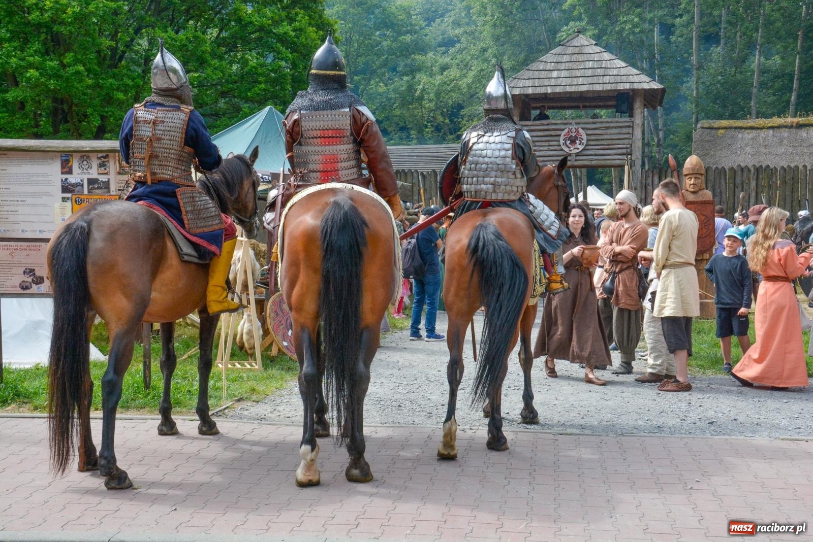 Zdjęcie w galerii na portalu naszraciborz.pl: Manewry średniowiecznych wojów w lesie Obora [FOTO i WIDEO] wiadomości z regionu