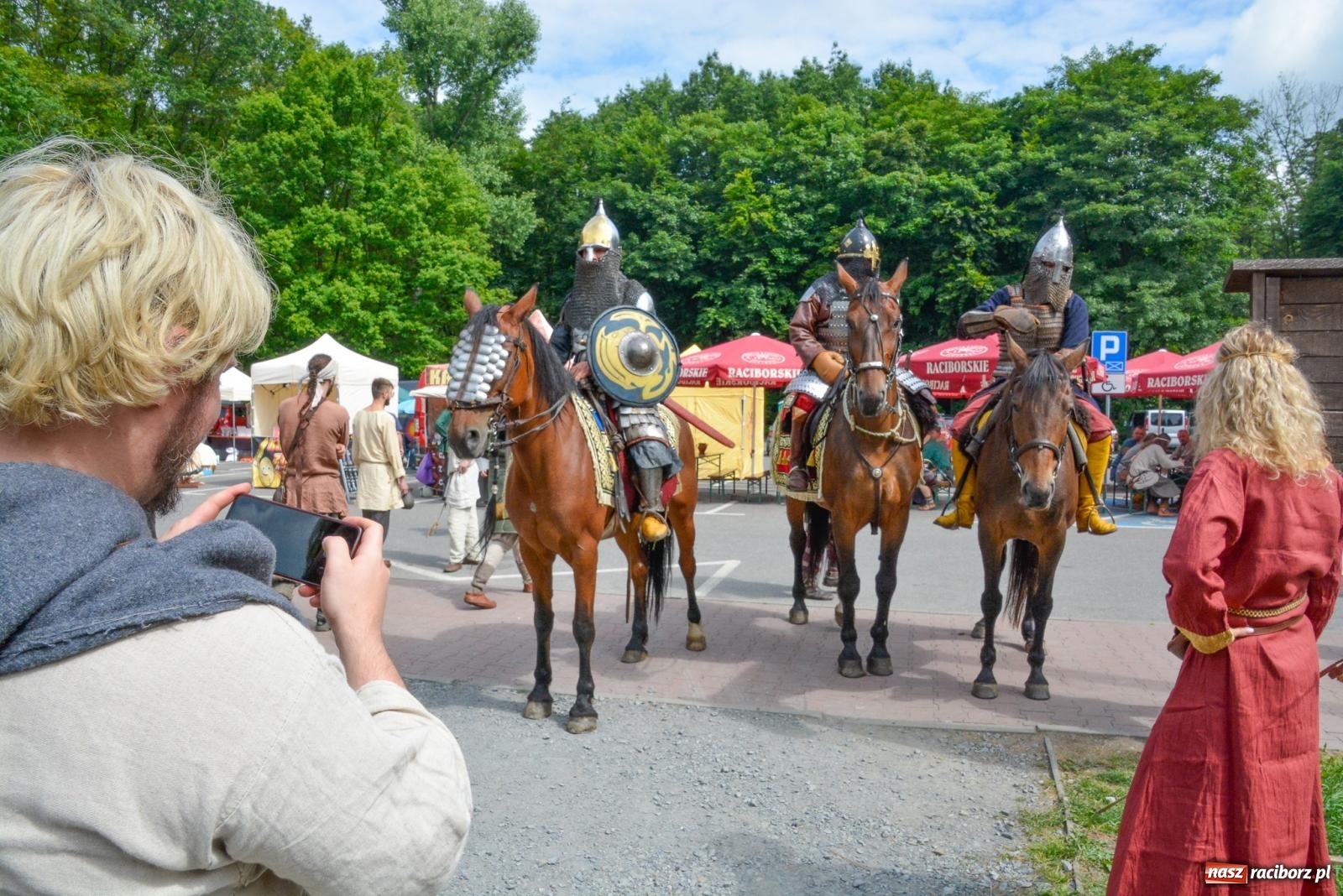 Zdjęcie w galerii na portalu naszraciborz.pl: Manewry średniowiecznych wojów w lesie Obora [FOTO i WIDEO] wiadomości z regionu
