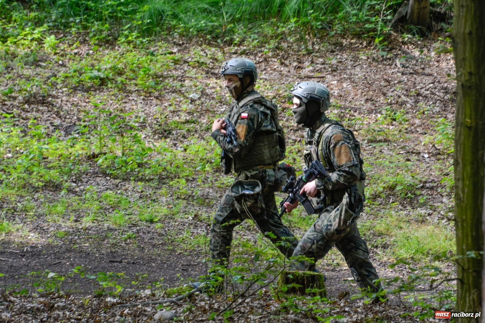 Zdjęcie w galerii na portalu naszraciborz.pl: Manewry średniowiecznych wojów w lesie Obora [FOTO i WIDEO] wiadomości z regionu