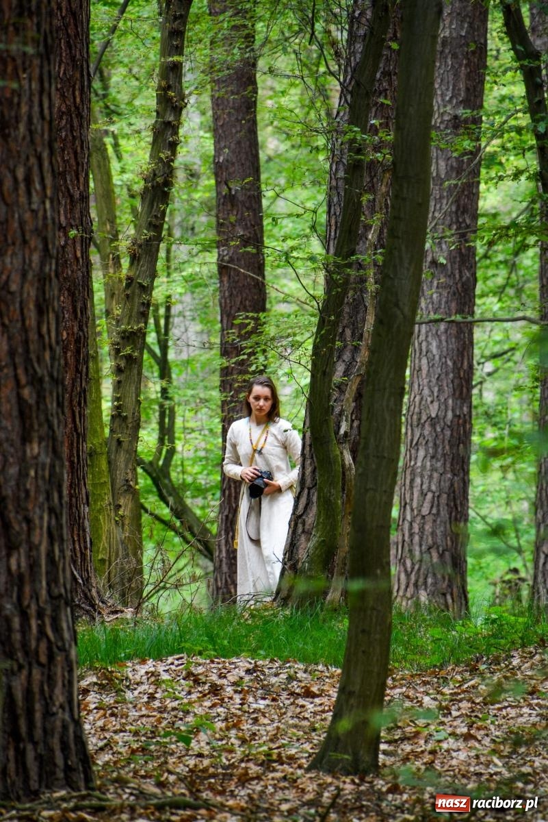 Zdjęcie w galerii na portalu naszraciborz.pl: Manewry średniowiecznych wojów w lesie Obora [FOTO i WIDEO] wiadomości z regionu