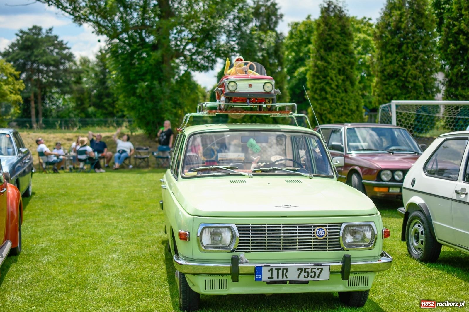 Zdjęcie w galerii na portalu naszraciborz.pl: Rekordowy zlot zabytkowych pojazdów w Zabełkowie wiadomości z regionu