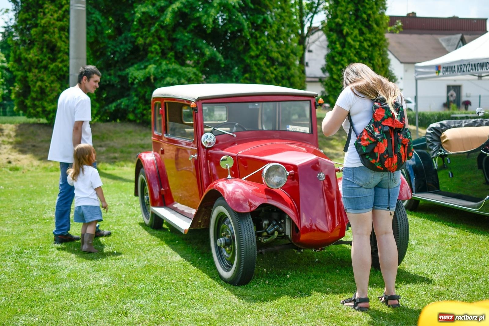 Zdjęcie w galerii na portalu naszraciborz.pl: Rekordowy zlot zabytkowych pojazdów w Zabełkowie wiadomości z regionu