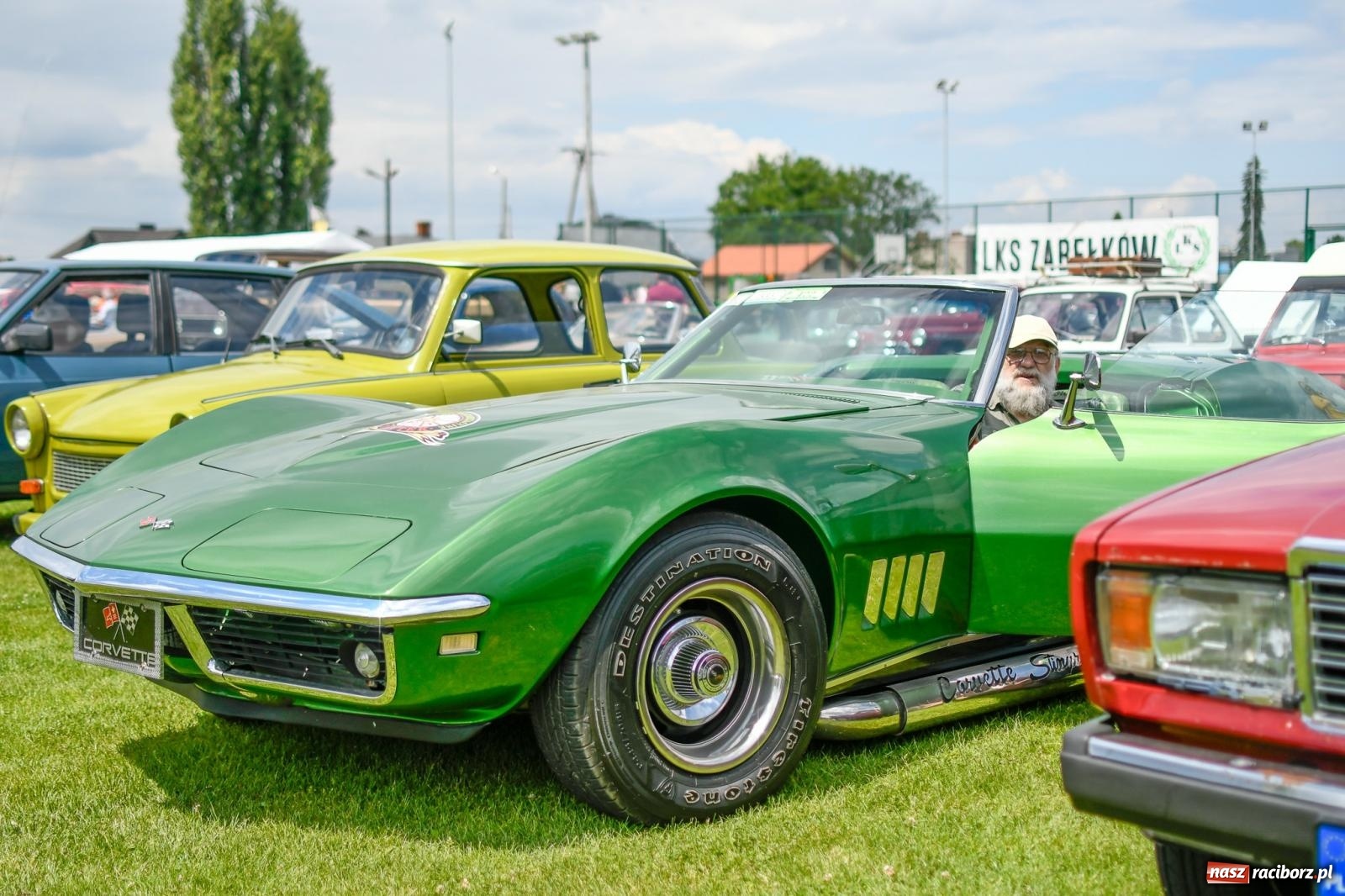 Zdjęcie w galerii na portalu naszraciborz.pl: Rekordowy zlot zabytkowych pojazdów w Zabełkowie wiadomości z regionu