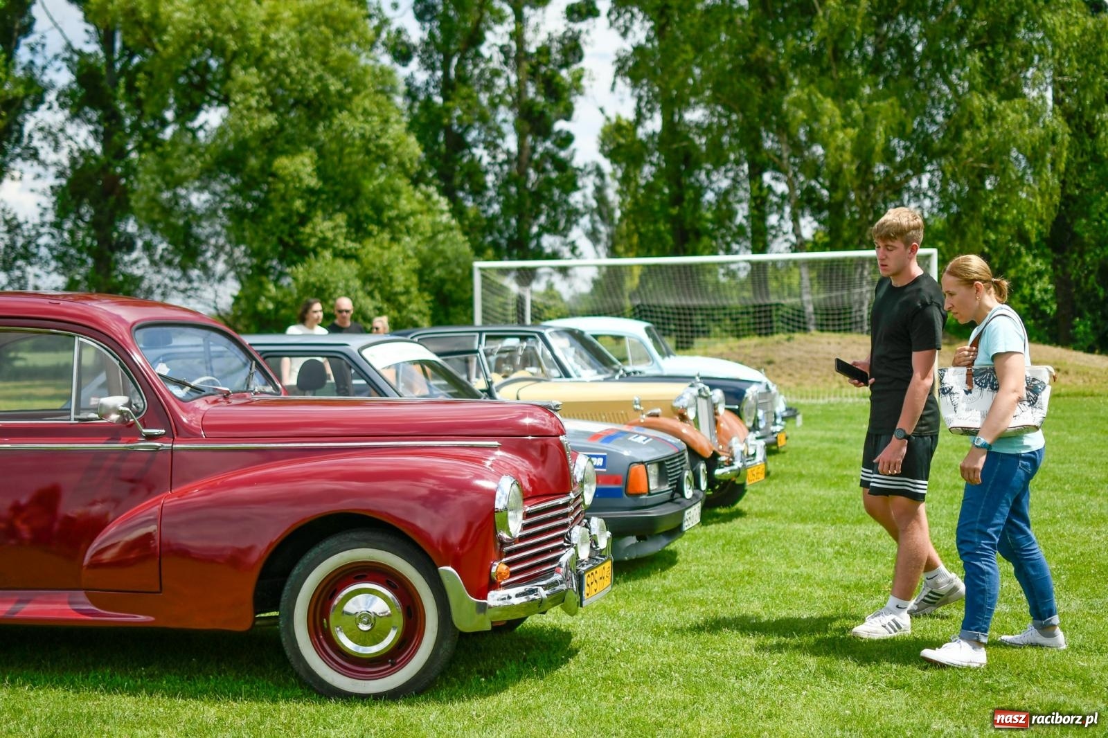 Zdjęcie w galerii na portalu naszraciborz.pl: Rekordowy zlot zabytkowych pojazdów w Zabełkowie wiadomości z regionu