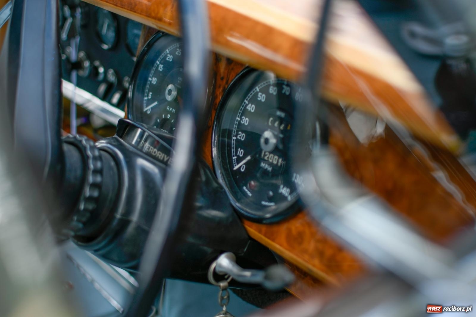 Zdjęcie w galerii na portalu naszraciborz.pl: Rekordowy zlot zabytkowych pojazdów w Zabełkowie wiadomości z regionu