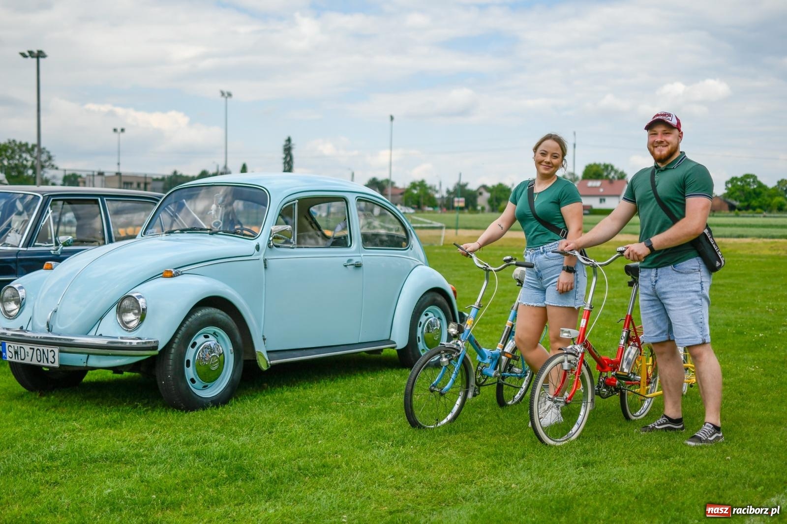 Zdjęcie w galerii na portalu naszraciborz.pl: Rekordowy zlot zabytkowych pojazdów w Zabełkowie wiadomości z regionu