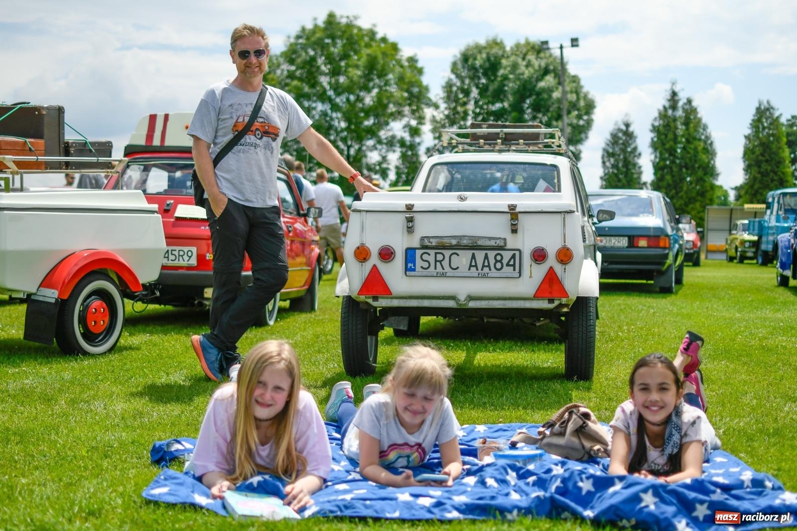 Zdjęcie w galerii na portalu naszraciborz.pl: Rekordowy zlot zabytkowych pojazdów w Zabełkowie wiadomości z regionu